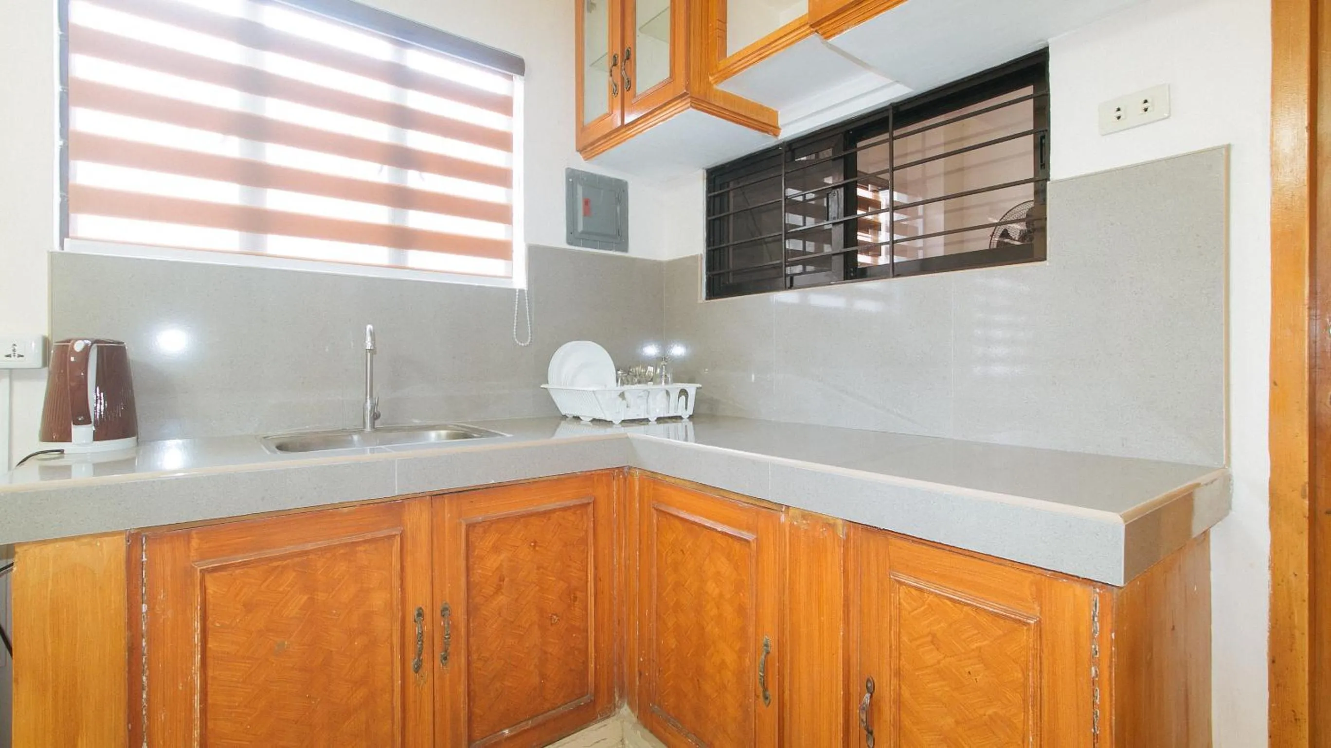 Kitchen or kitchenette in RedDoorz @ Alquiza Residences Paranaque