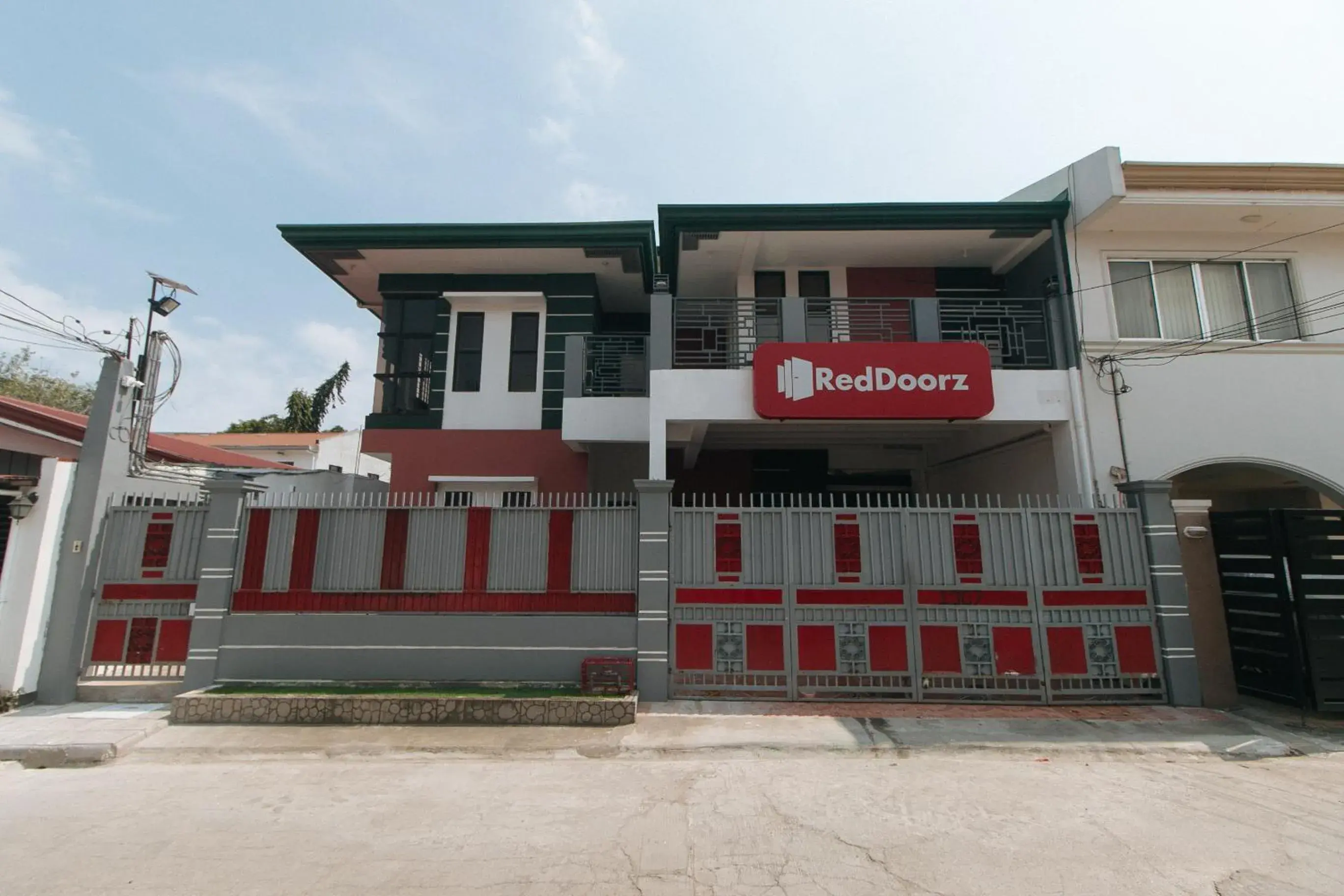 Facade/entrance in RedDoorz @ Alquiza Residences Paranaque Facade/entrance in RedDoorz @ Alquiza Residences Paranaque