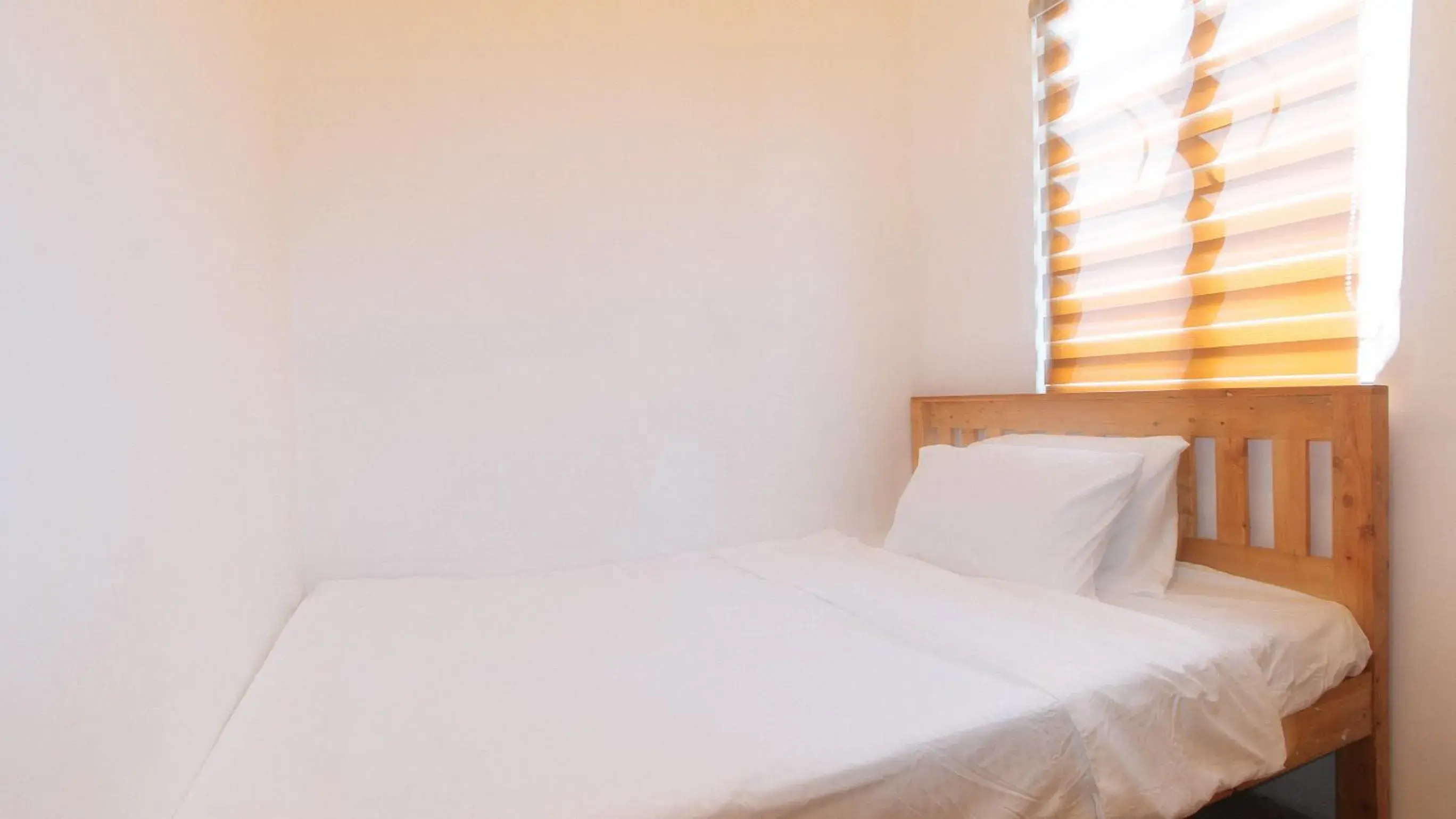 Triple Room in RedDoorz @ Alquiza Residences Paranaque Triple Room in RedDoorz @ Alquiza Residences Paranaque