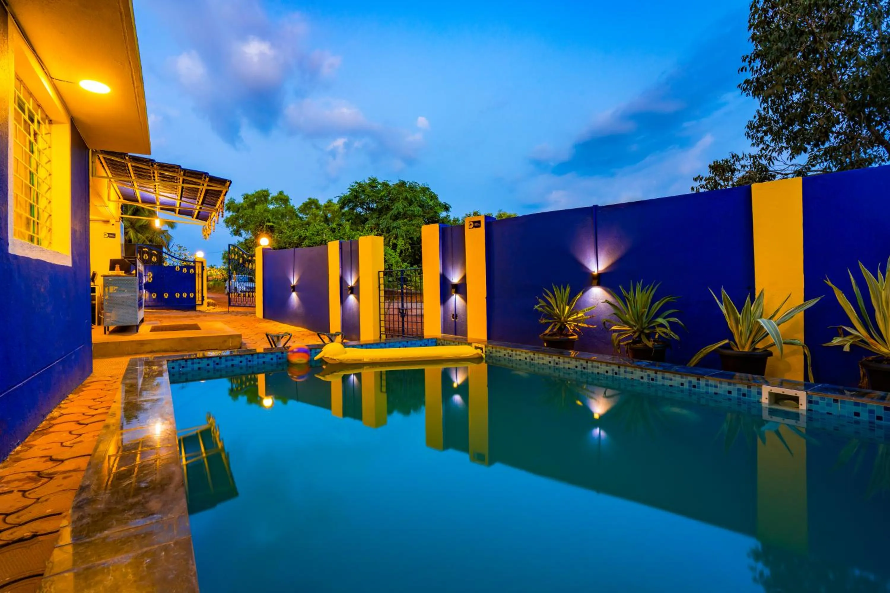 Property building in Shalom Backpackers Anjuna Goa