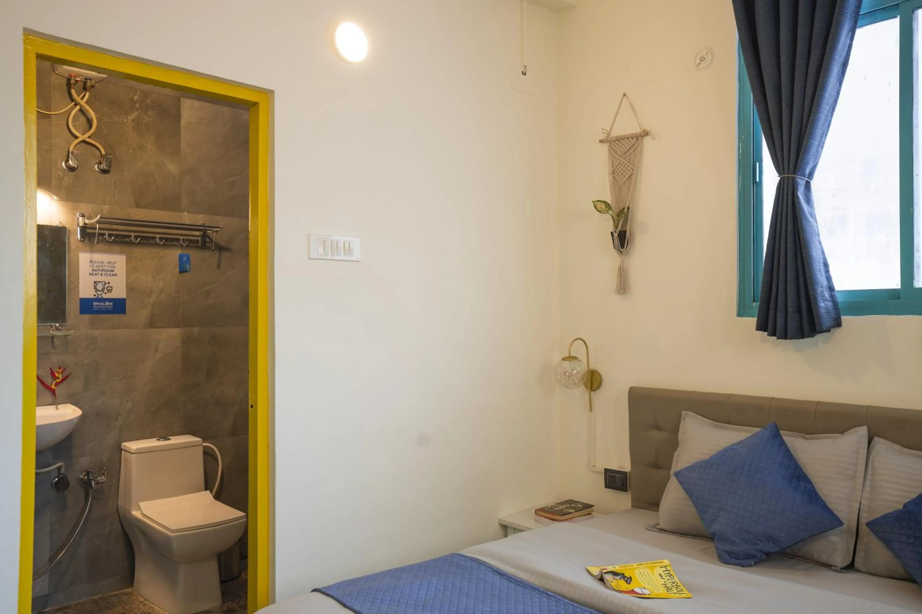 Shower in Shalom Backpackers Anjuna Goa