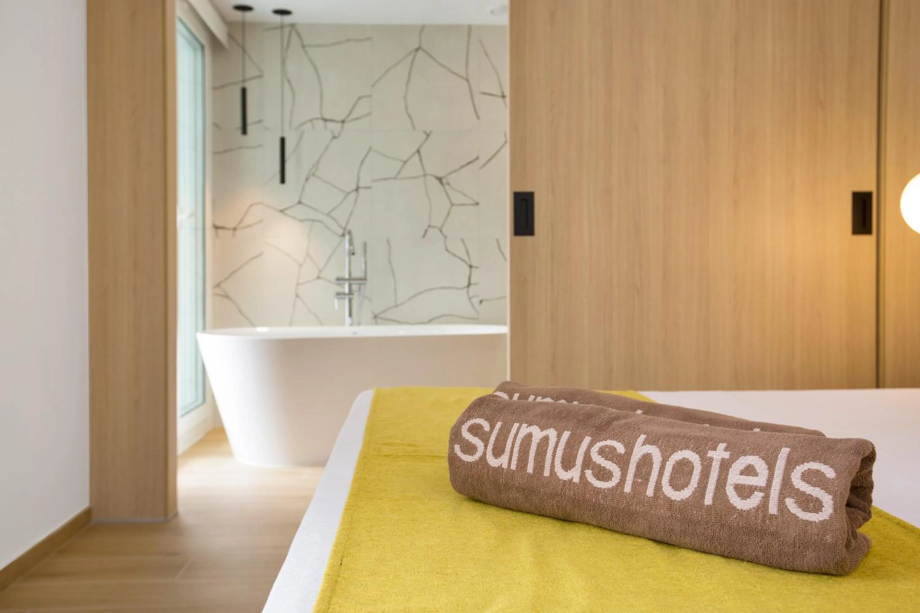 Bed in Sumus Hotel Monteplaya & SPA 4Sup - Adults Only