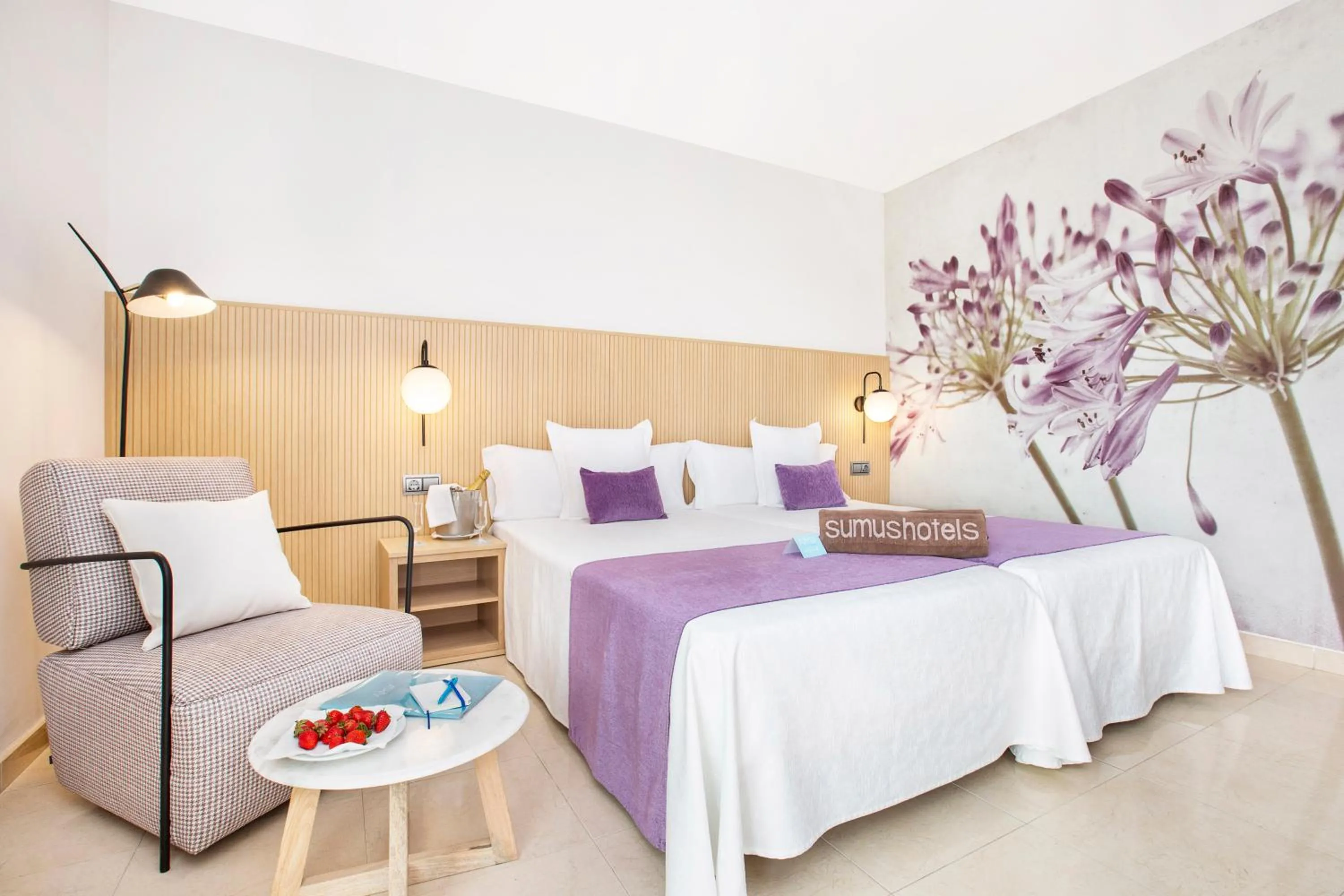 Bed in Sumus Hotel Monteplaya & SPA 4Sup - Adults Only