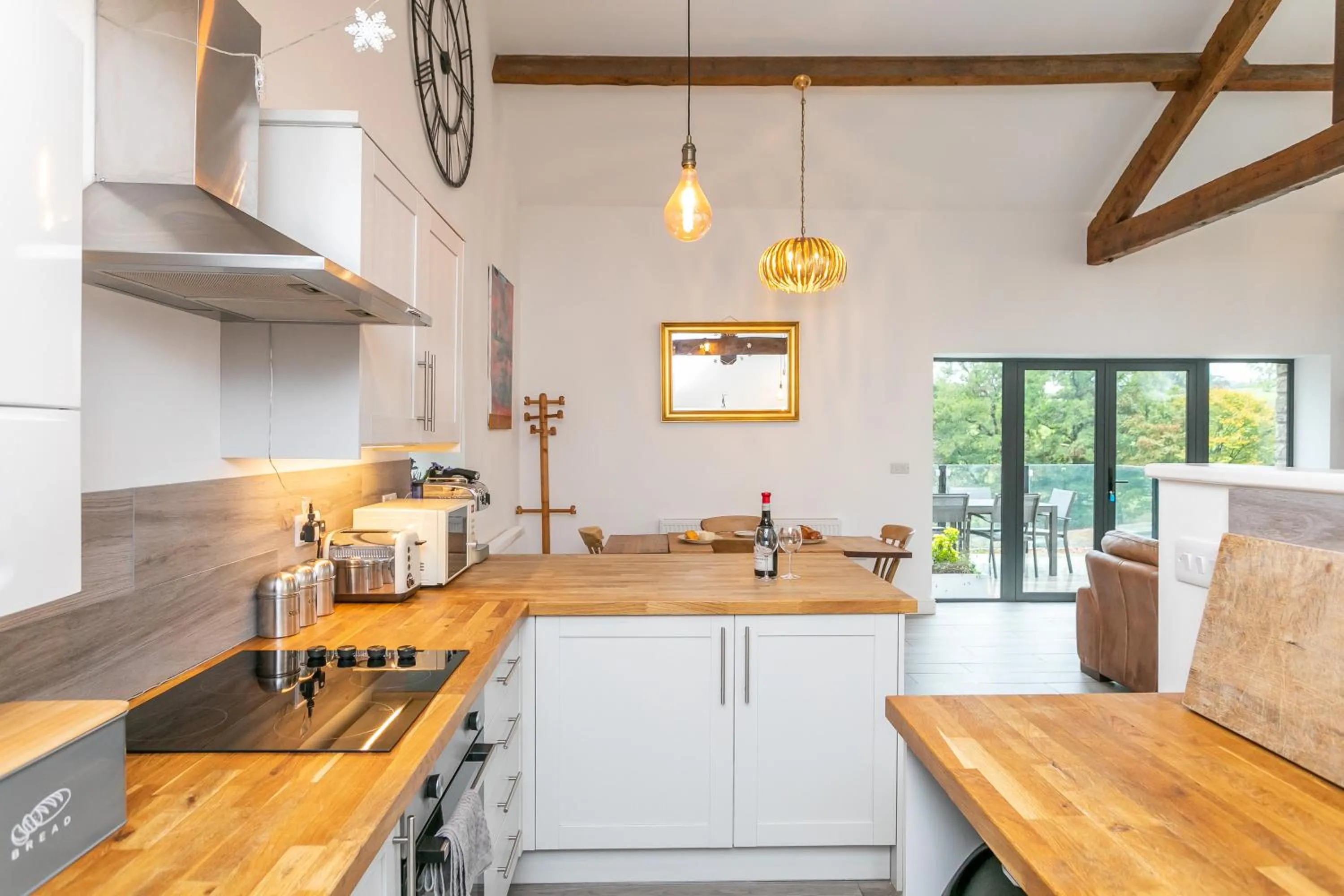 Kitchen or kitchenette in Riverbank Cottage