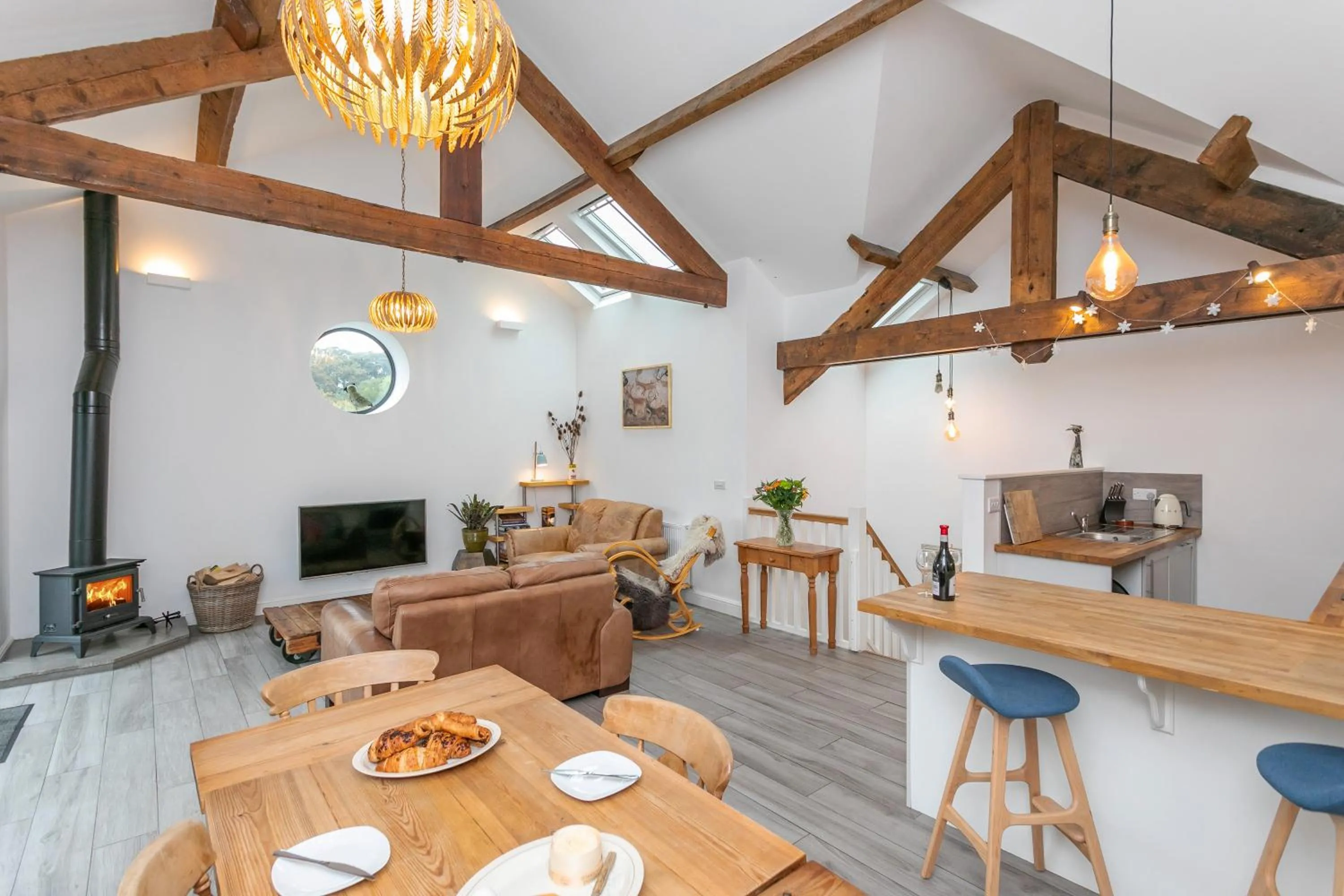 Dining area in Riverbank Cottage