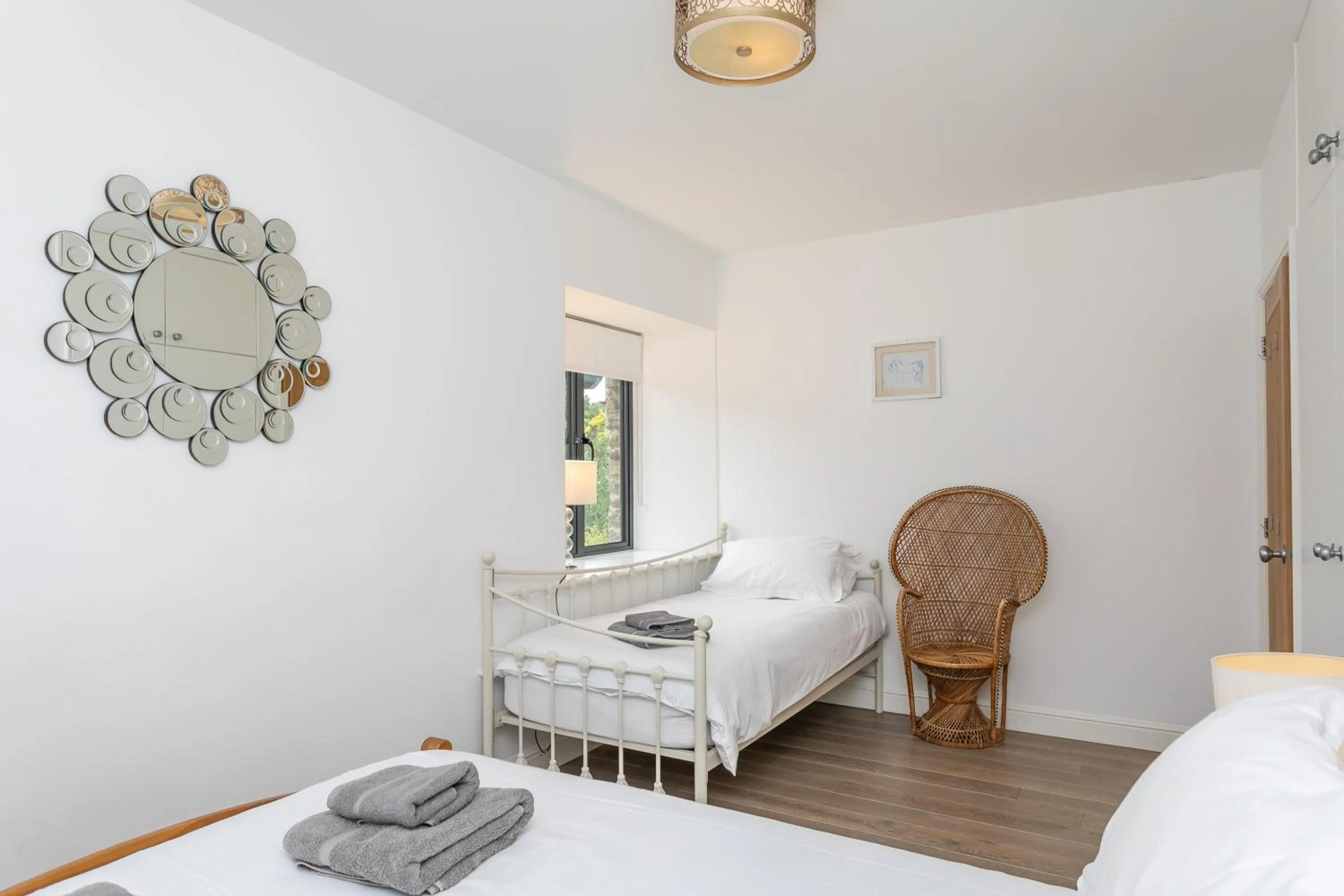 Bedroom, Bed in Riverbank Cottage