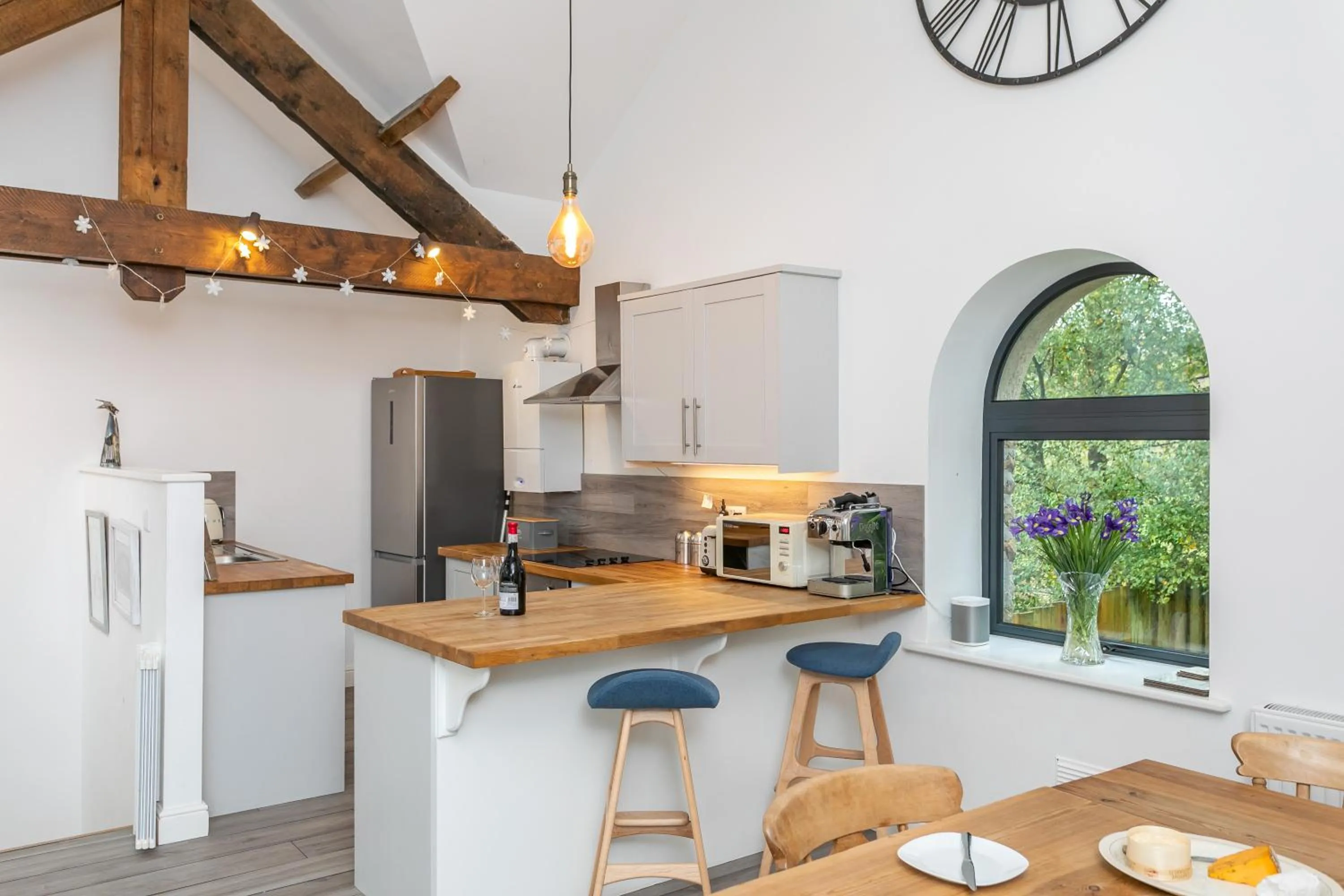 Kitchen or kitchenette in Riverbank Cottage