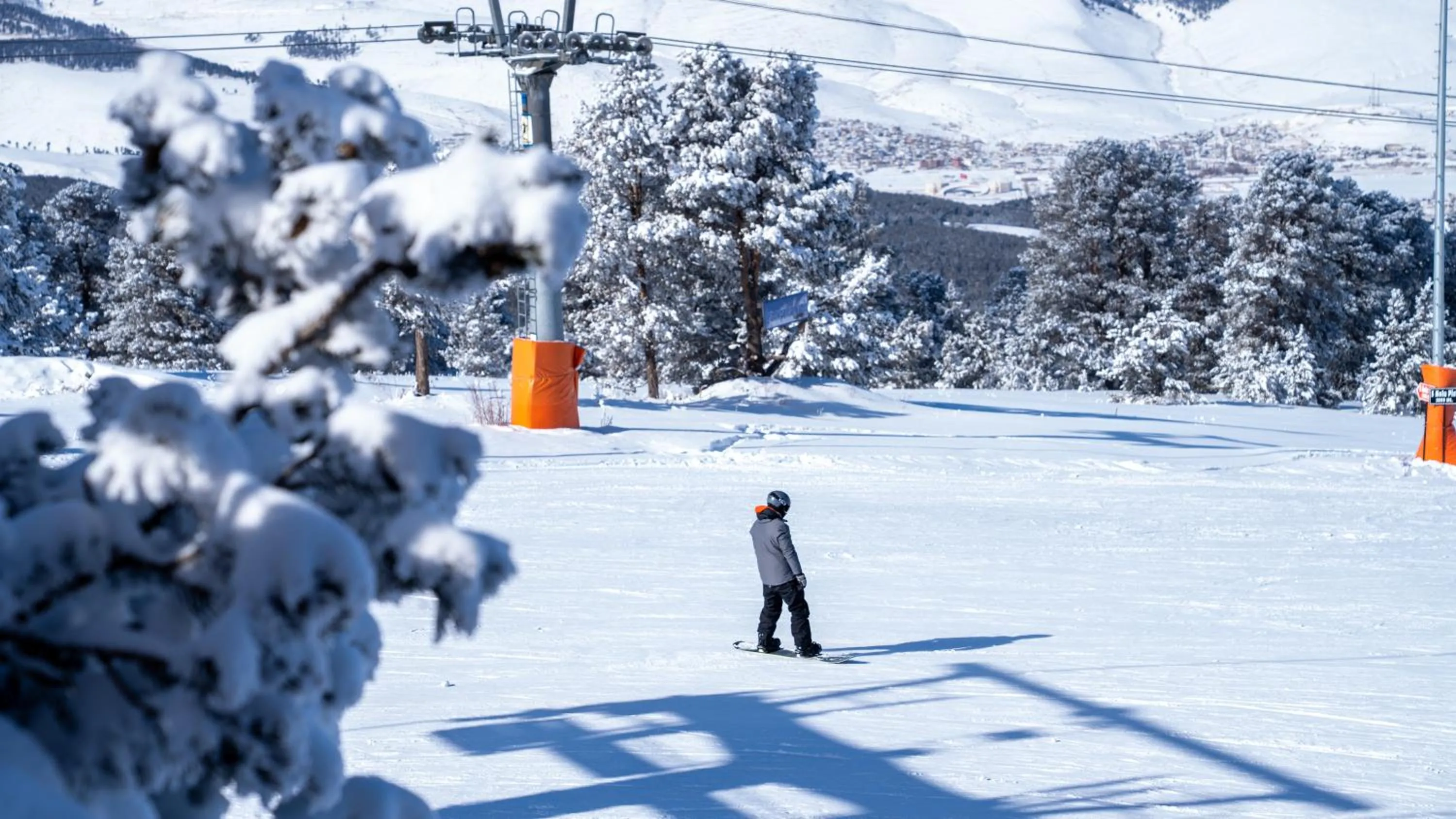 Winter in Duja Chalet Ski Center