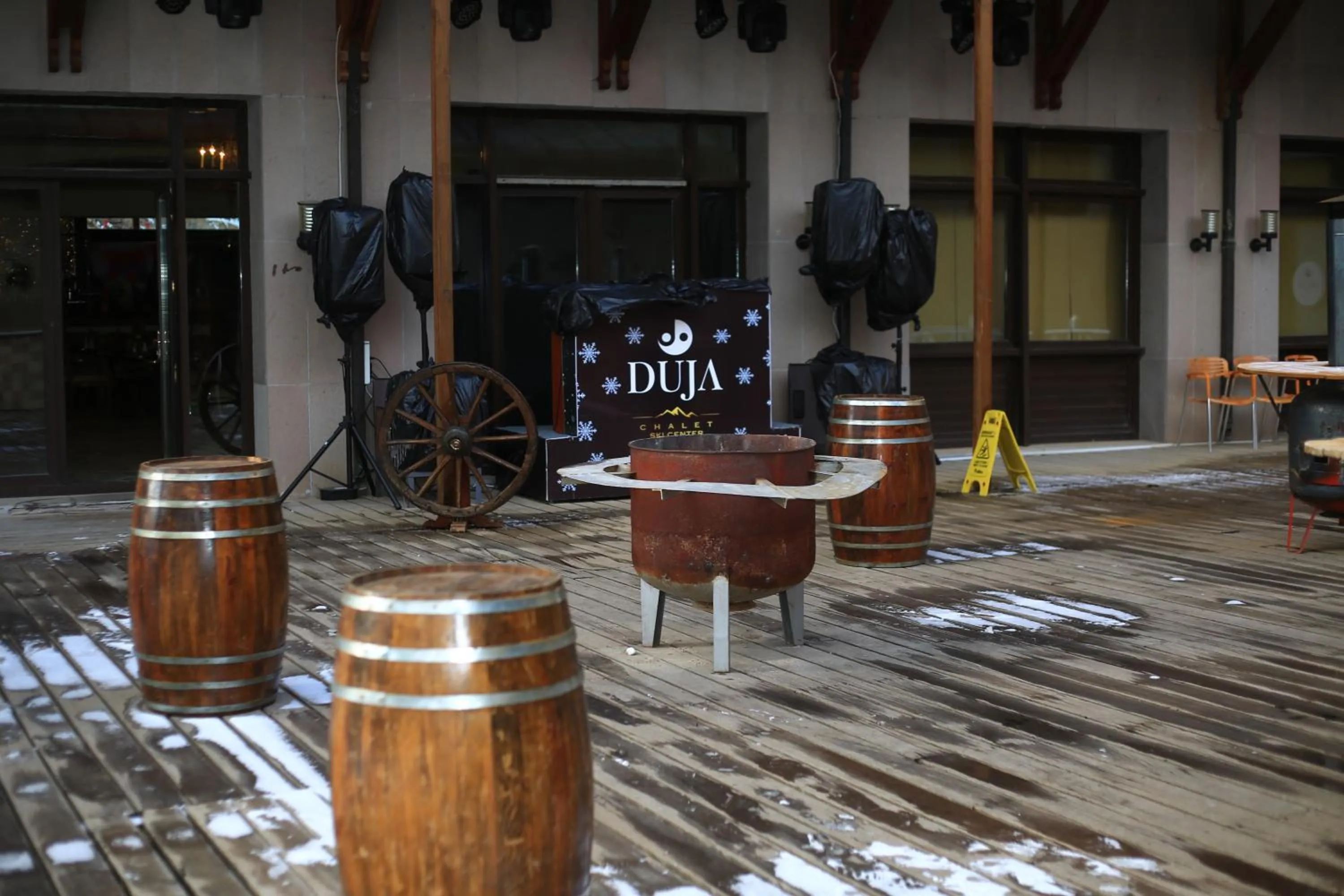 Evening entertainment in Duja Chalet Ski Center