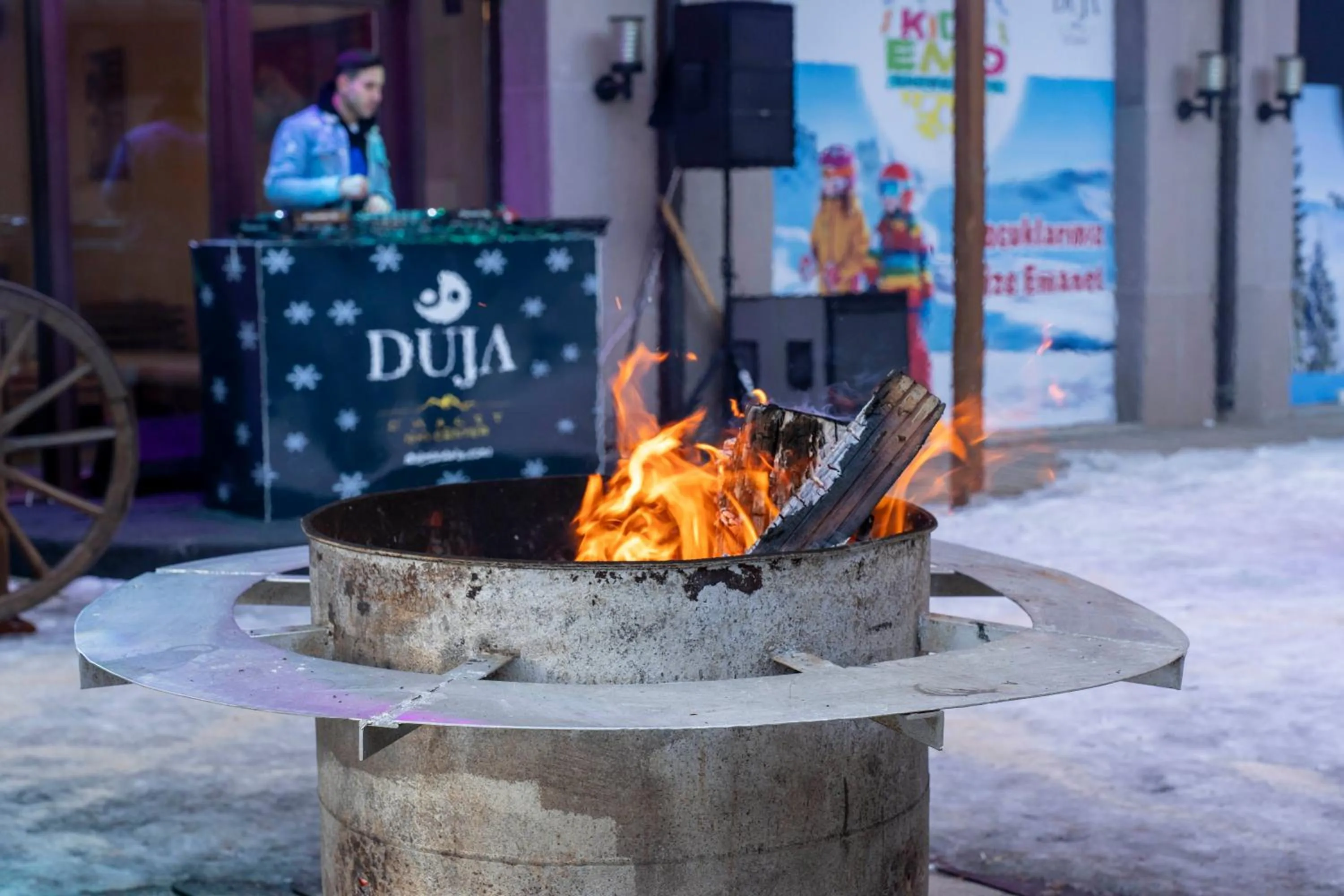 Evening entertainment in Duja Chalet Ski Center