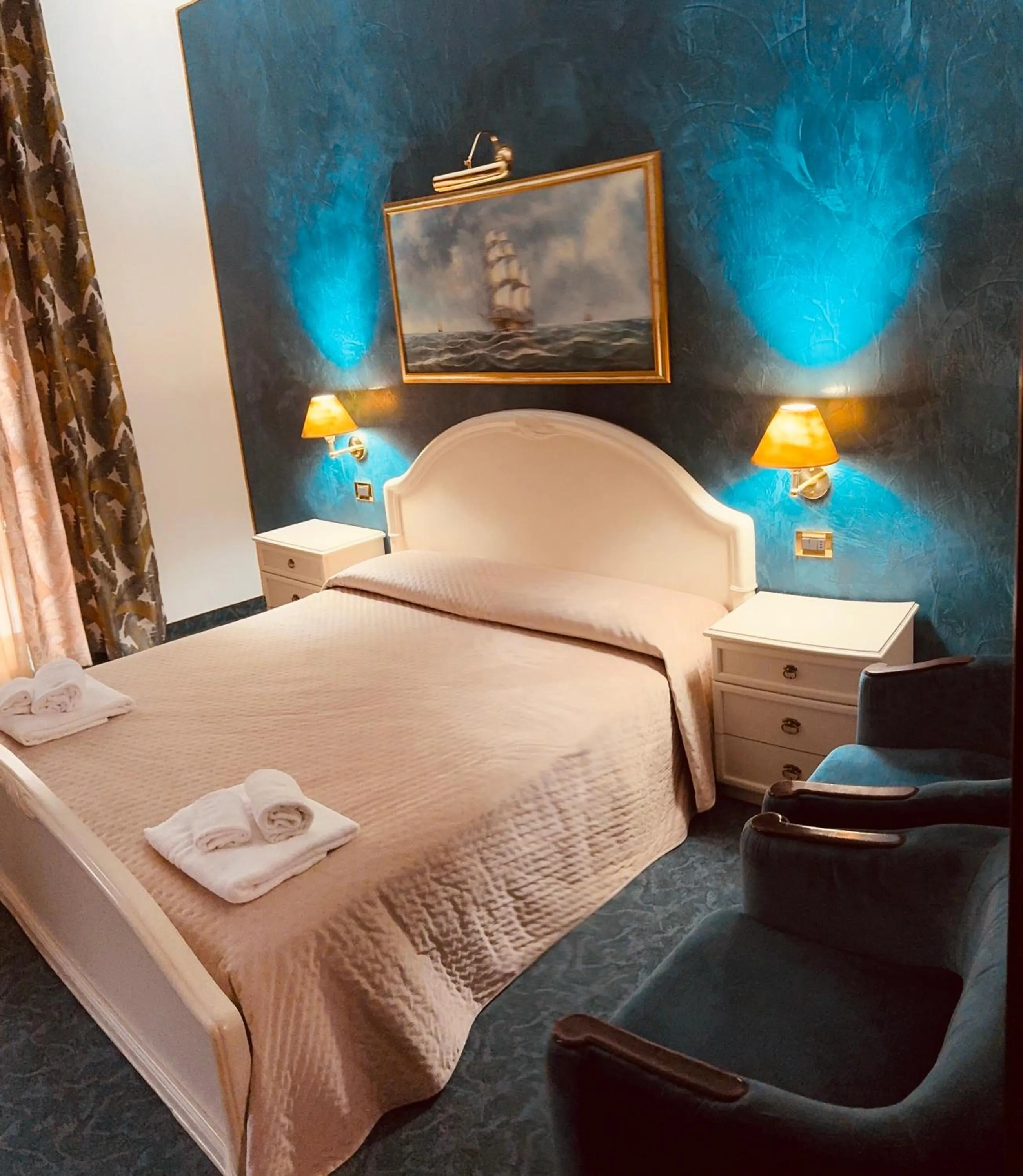 Photo of the whole room, Bed in Hotel Rey's