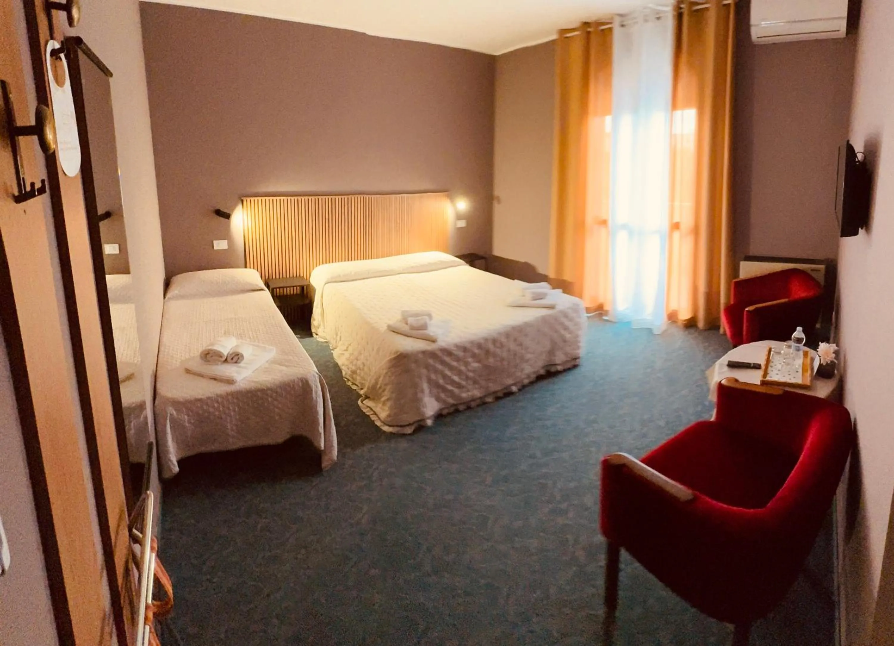 Photo of the whole room, Bed in Hotel Rey's