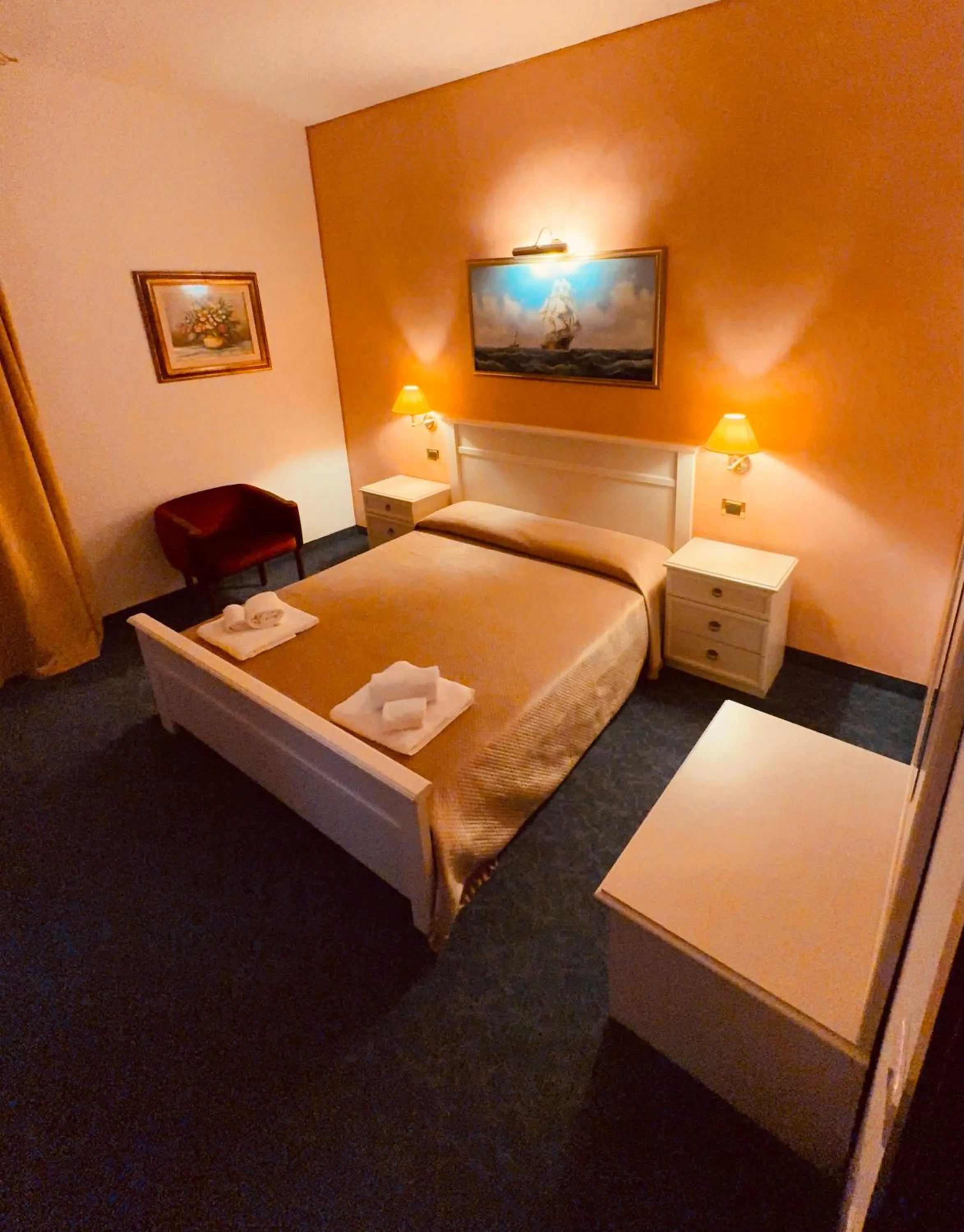 Photo of the whole room, Bed in Hotel Rey's