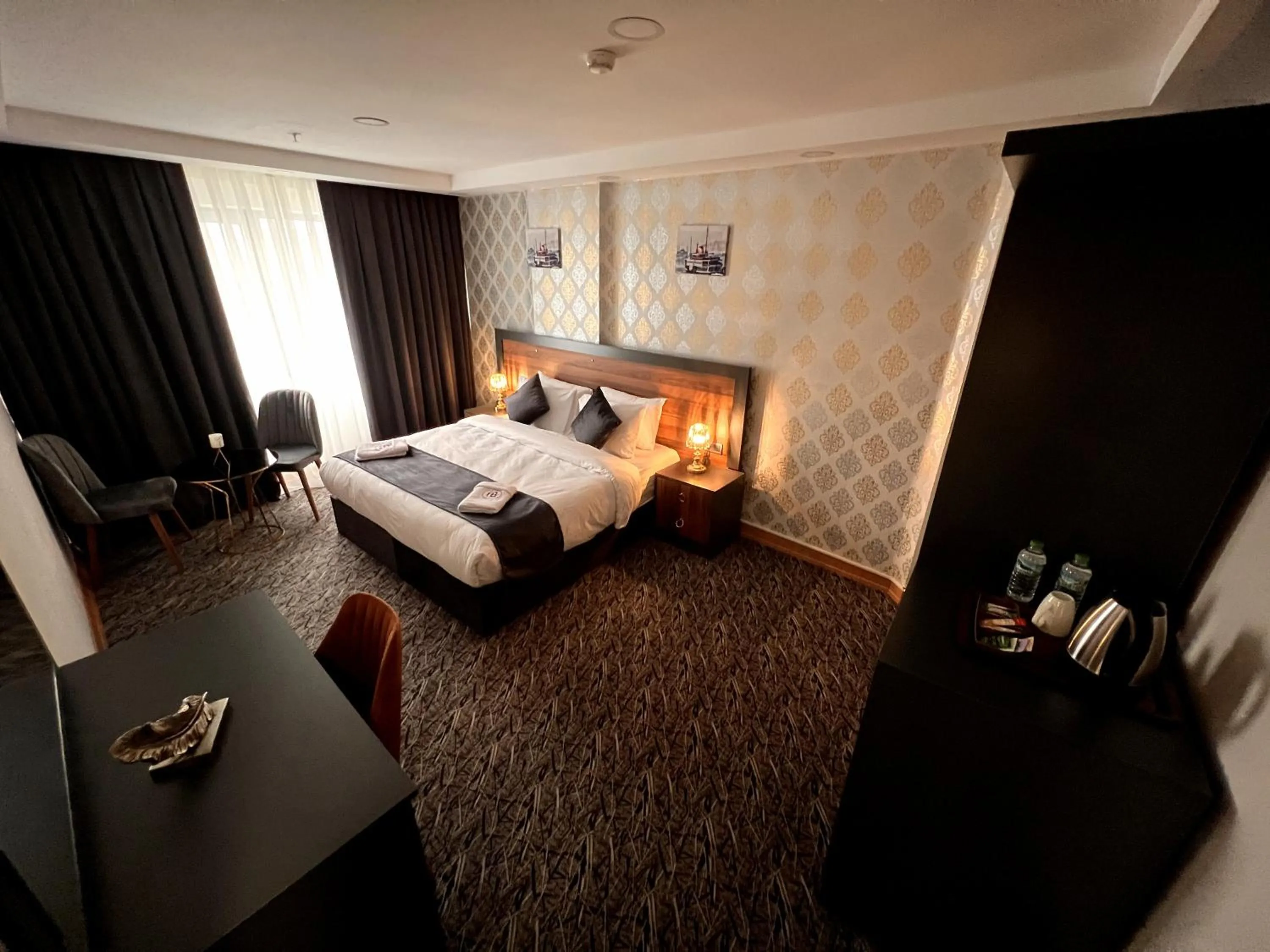 Photo of the whole room, Bed in El Emin İstanbul Hotel