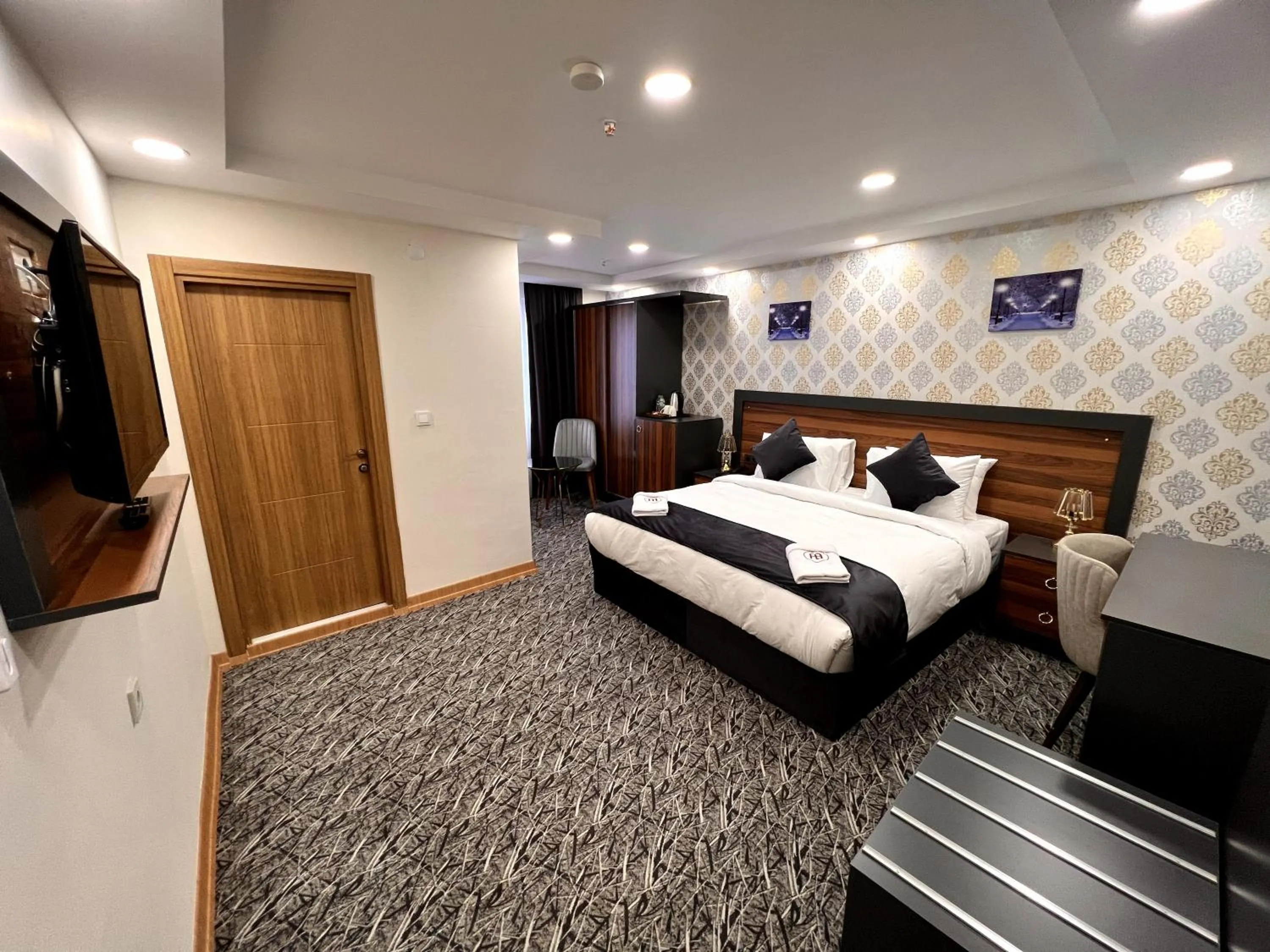 Photo of the whole room, Bed in El Emin İstanbul Hotel