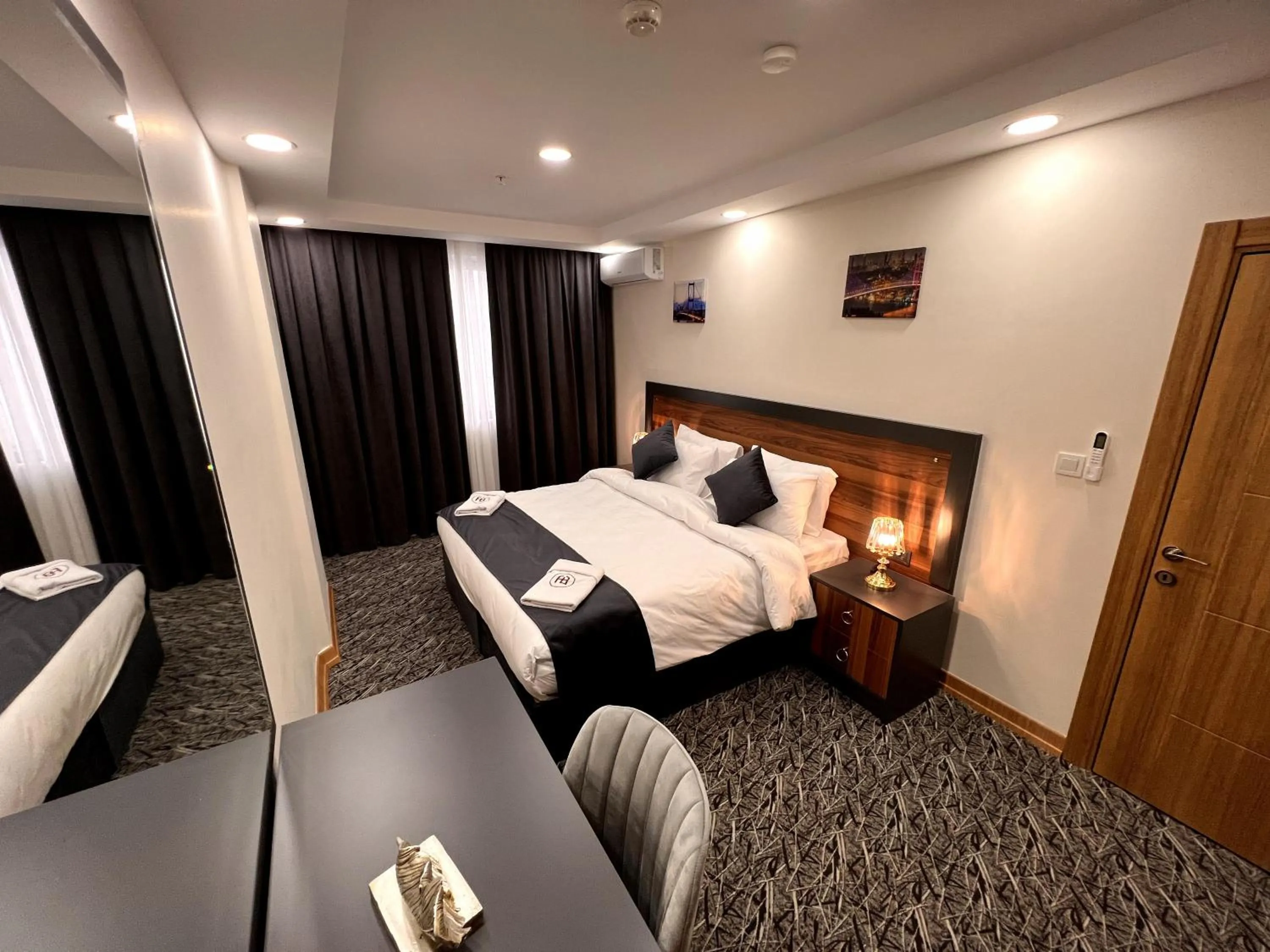 Photo of the whole room, Bed in El Emin İstanbul Hotel