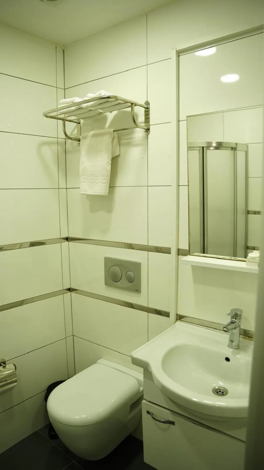 Shower in El Emin İstanbul Hotel
