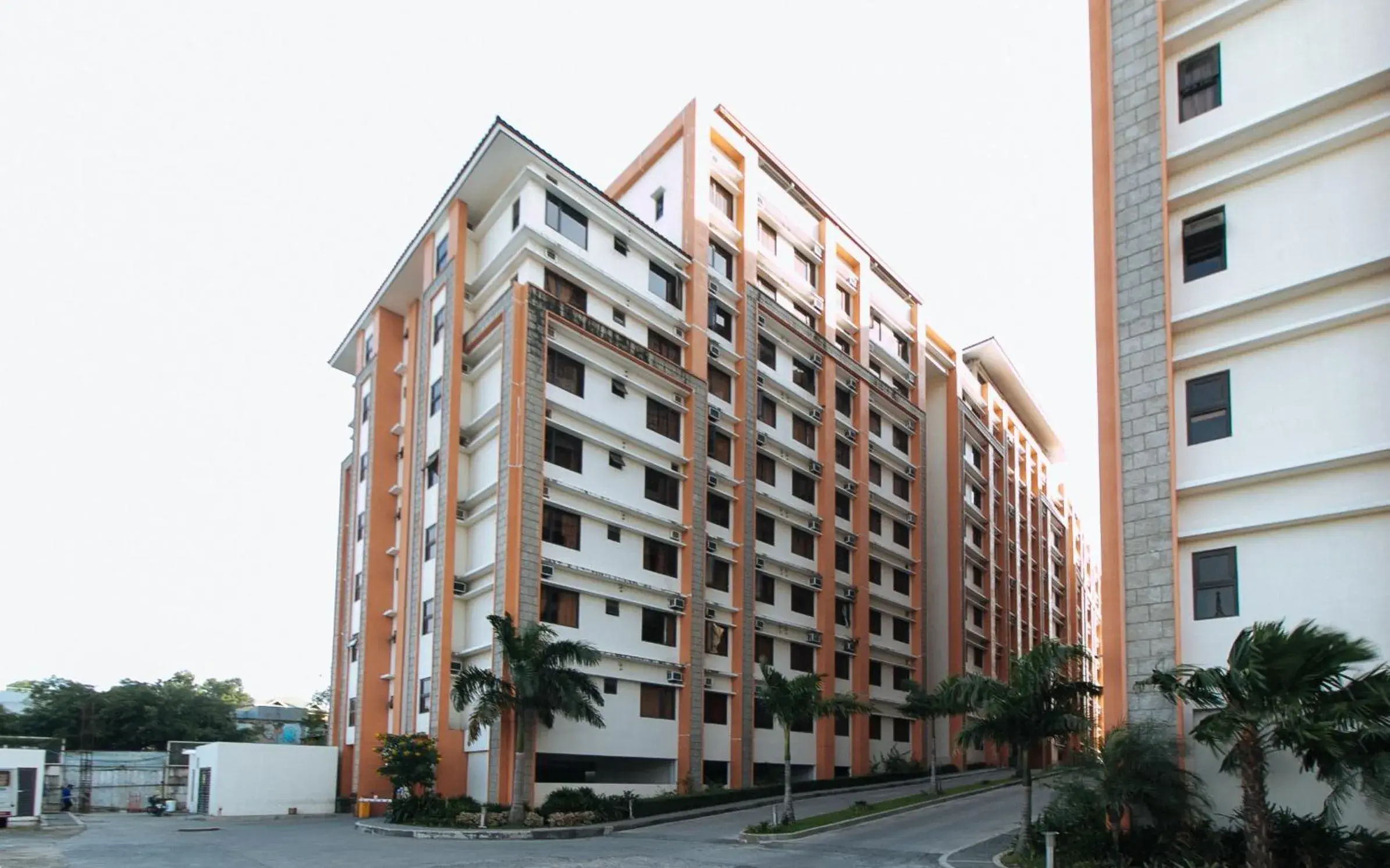 Property building in RedDoorz Plus @ Cuarto Verde Staycation Property building in RedDoorz Plus @ Cuarto Verde Staycation