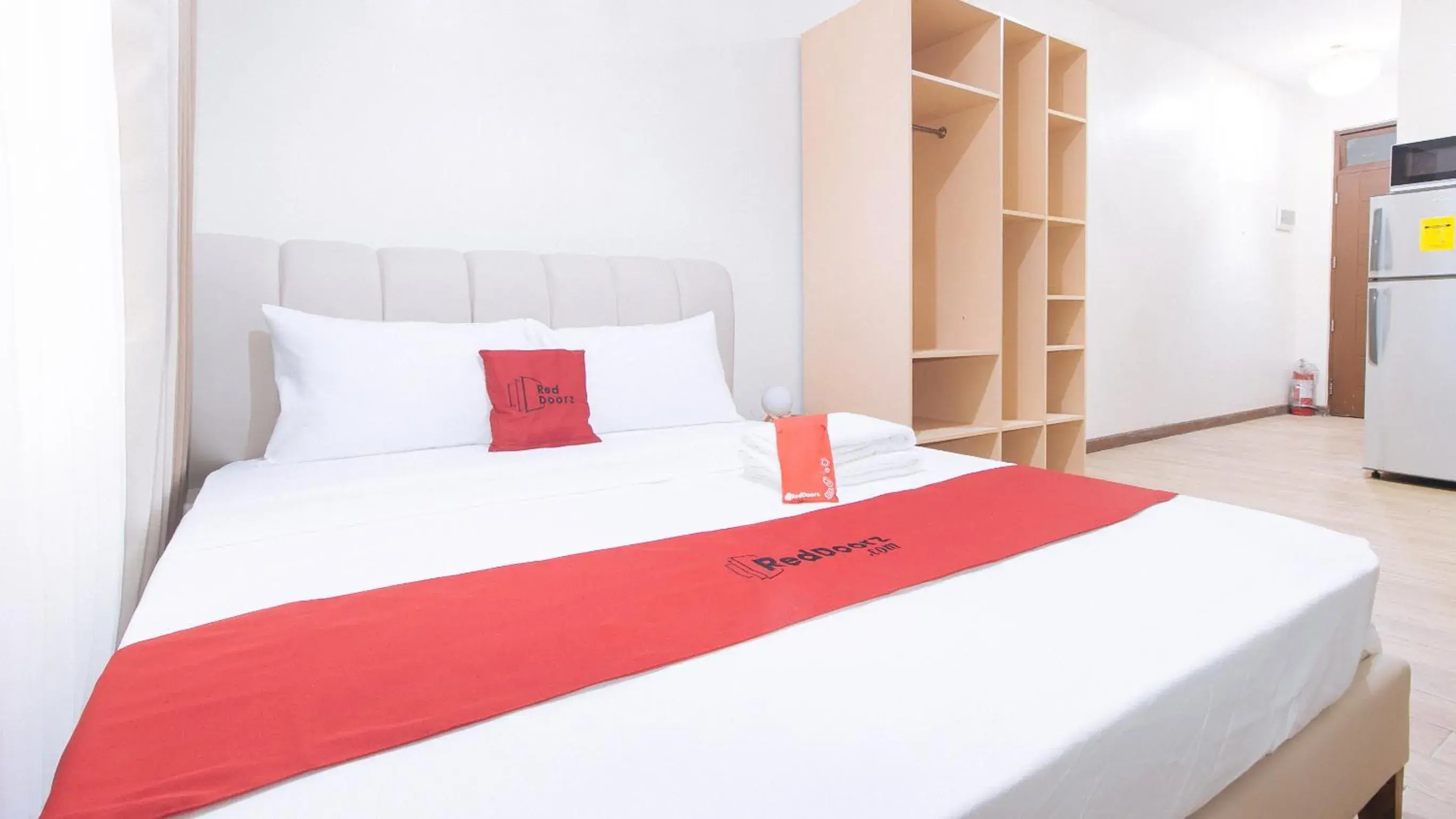 Bed in RedDoorz Plus @ Cuarto Verde Staycation Bed in RedDoorz Plus @ Cuarto Verde Staycation
