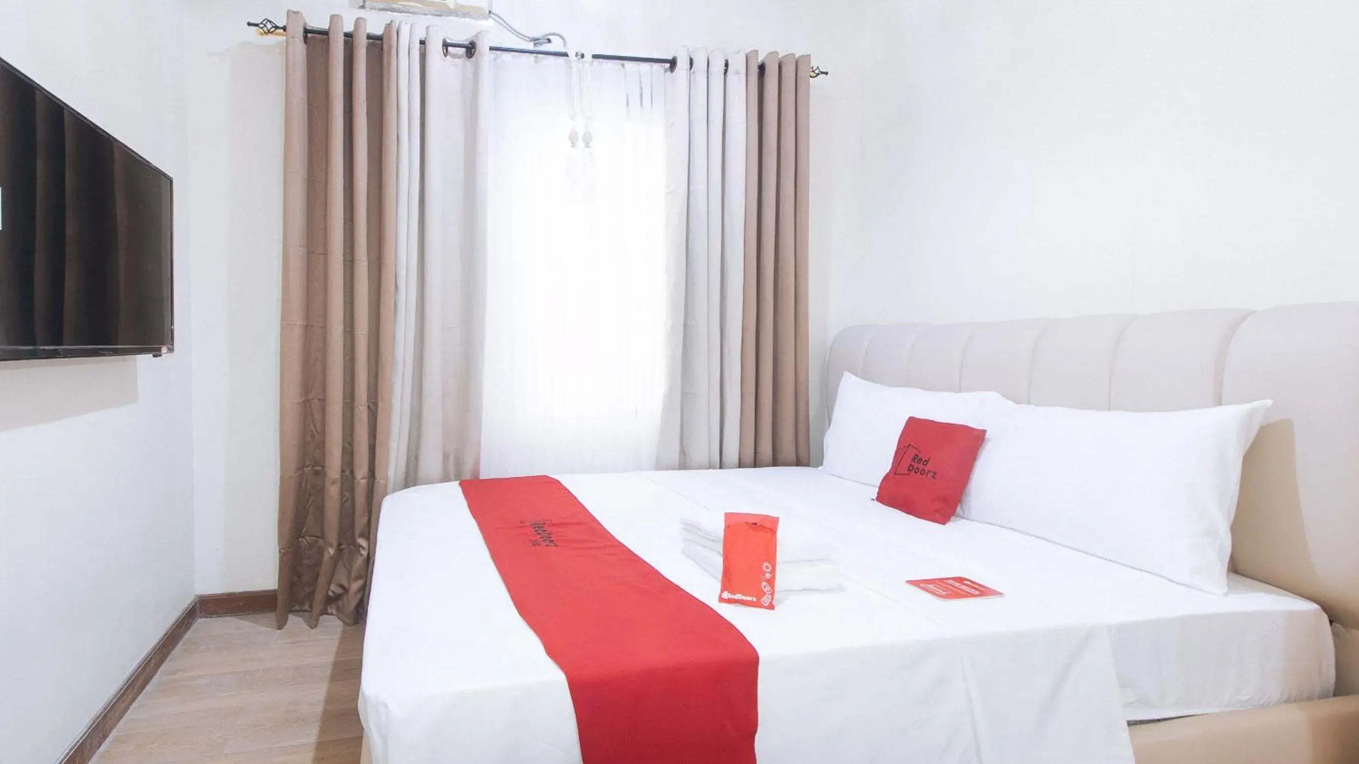 Bed in RedDoorz Plus @ Cuarto Verde Staycation Bed in RedDoorz Plus @ Cuarto Verde Staycation