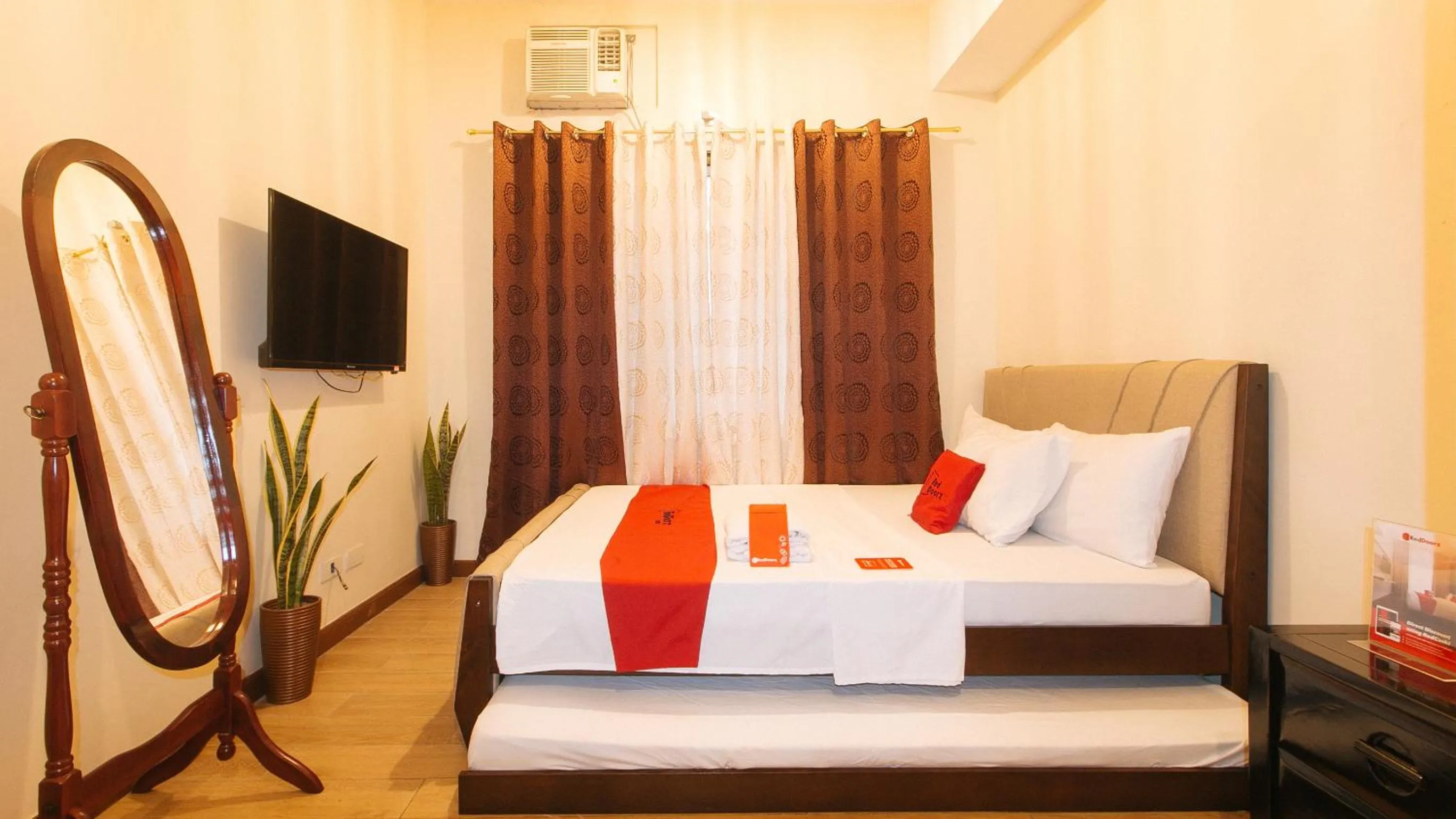Bed in RedDoorz Plus @ Cuarto Verde Staycation