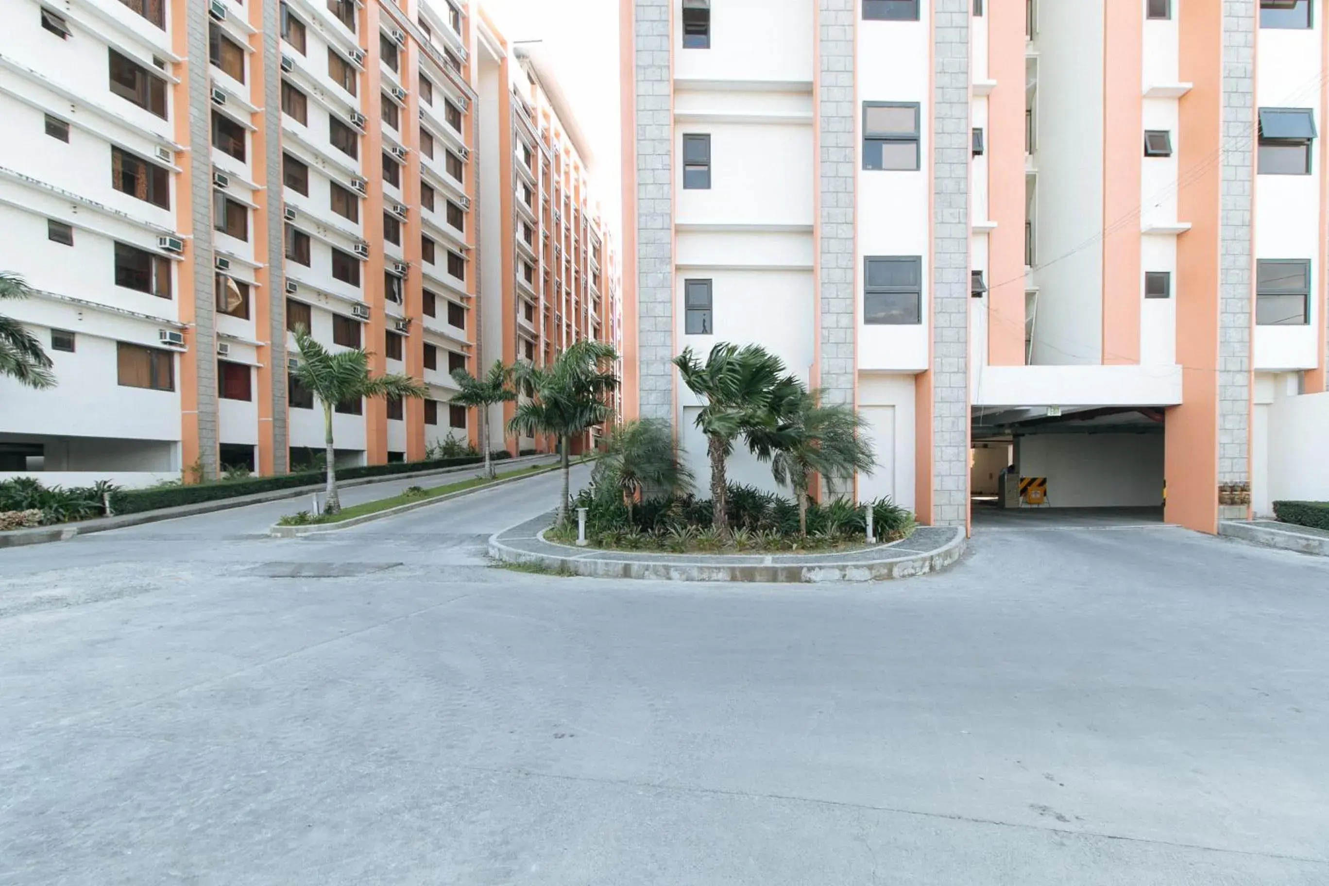 Property building in RedDoorz Plus @ Cuarto Verde Staycation Property building in RedDoorz Plus @ Cuarto Verde Staycation