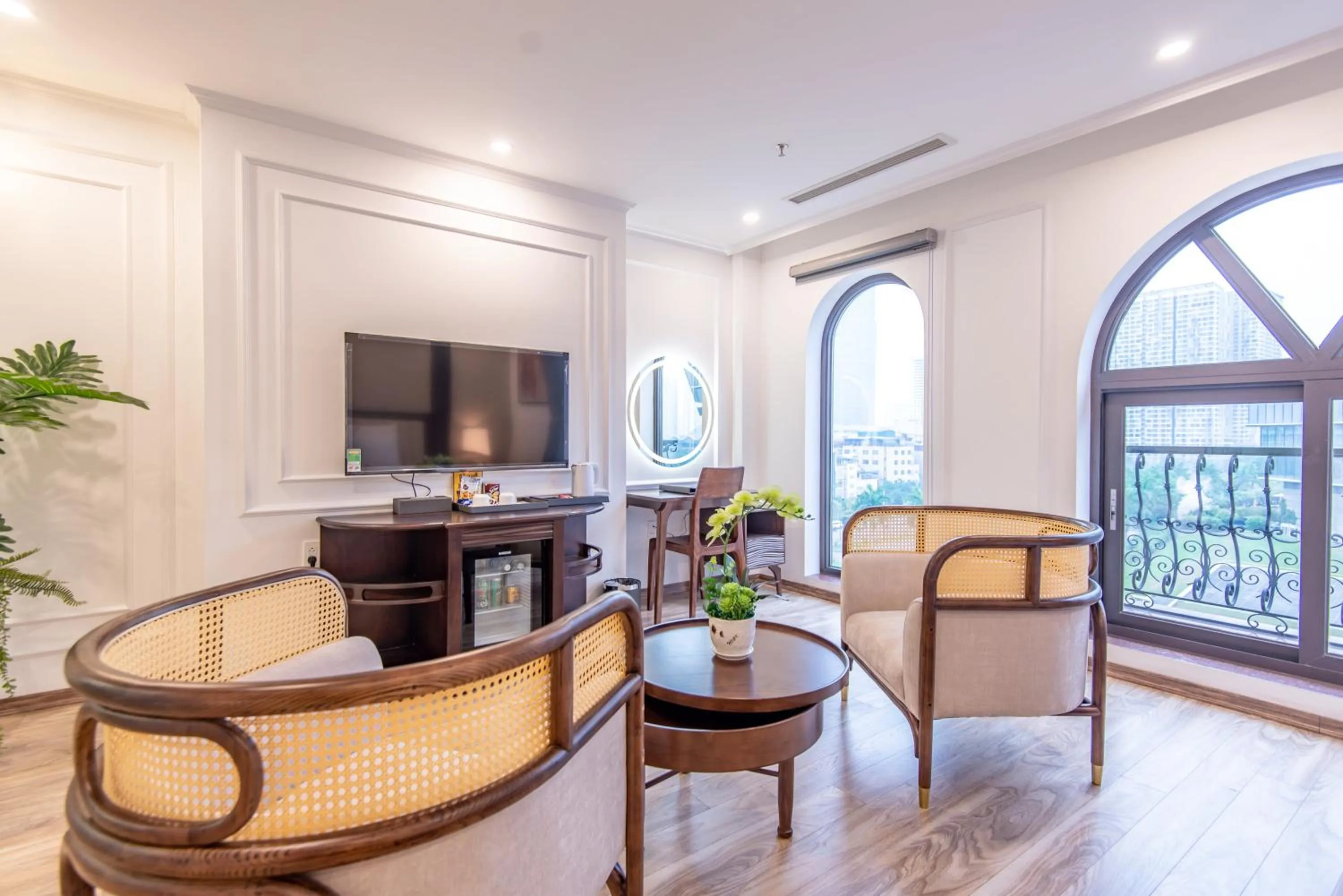 TV and multimedia in Reyna Luxury Hotel