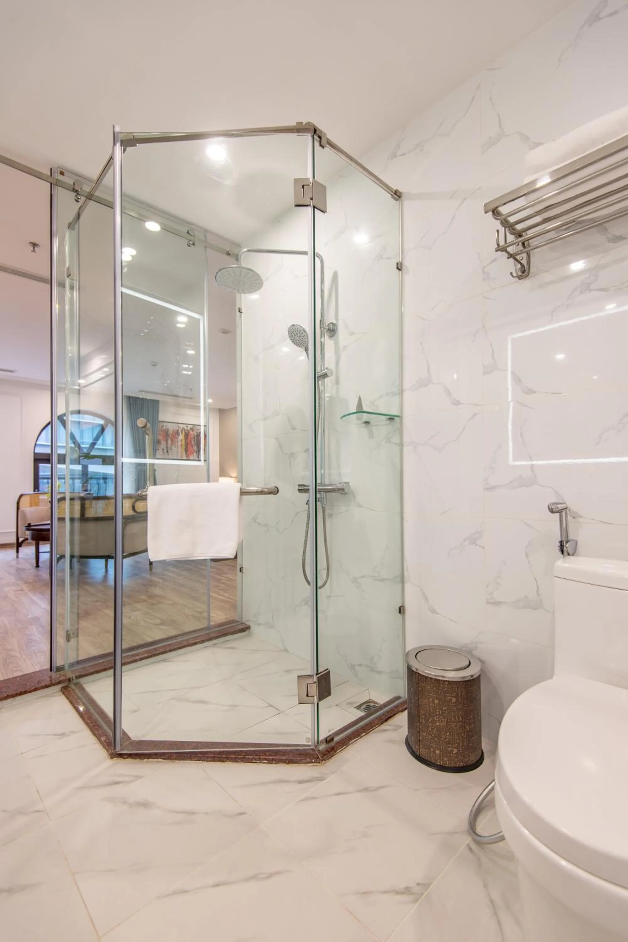 Shower in Reyna Luxury Hotel