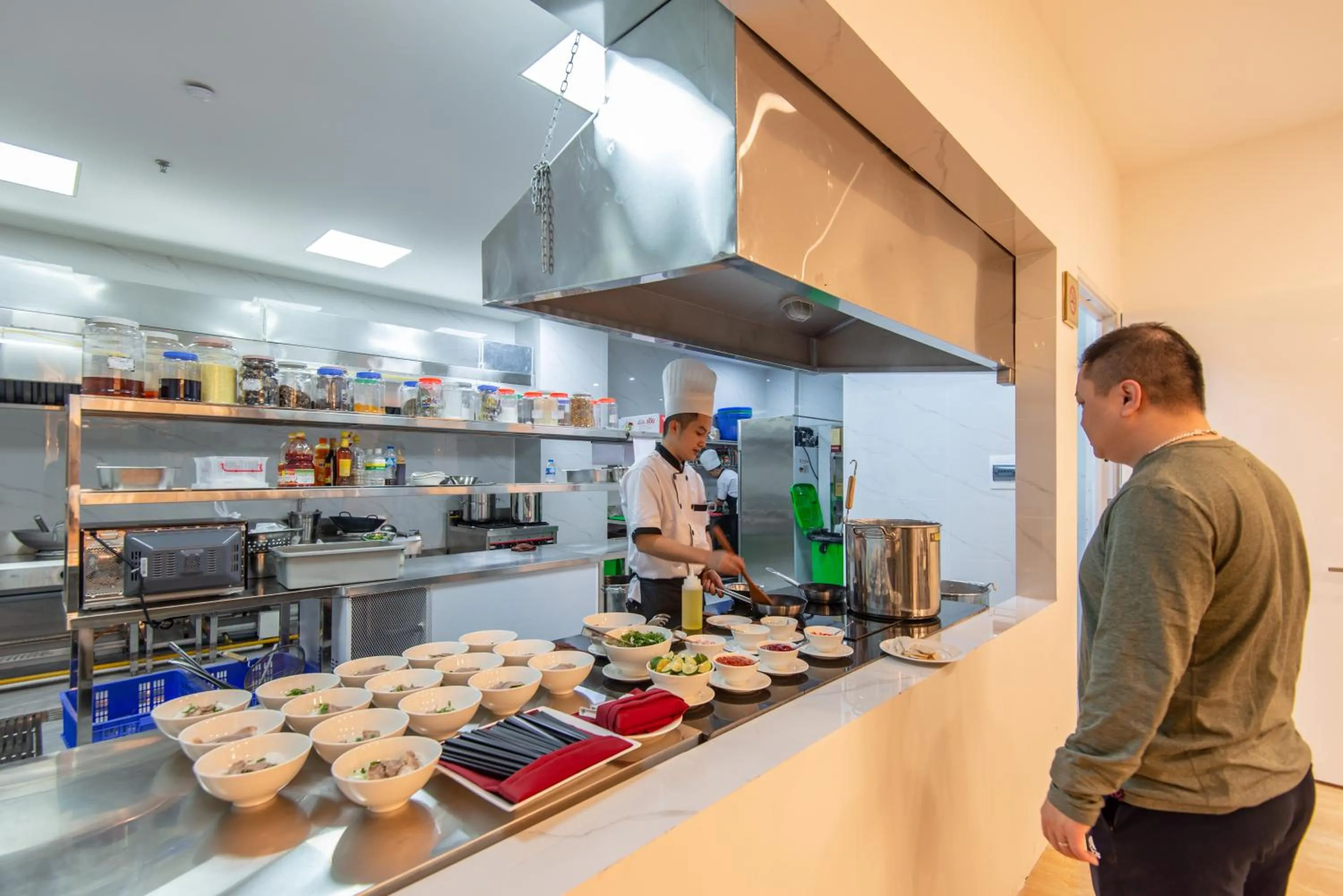 Restaurant/places to eat in Reyna Luxury Hotel