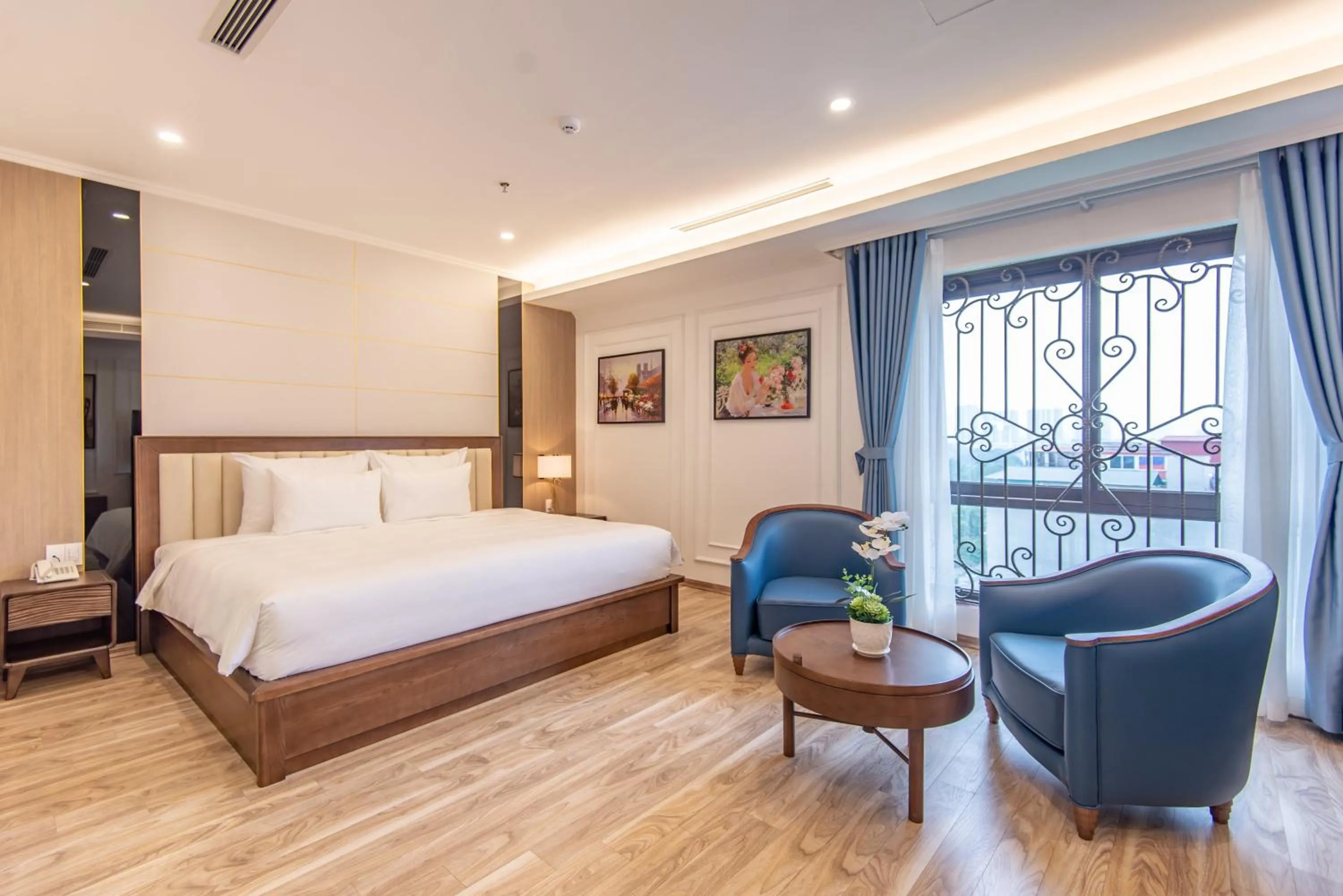 Bed in Reyna Luxury Hotel