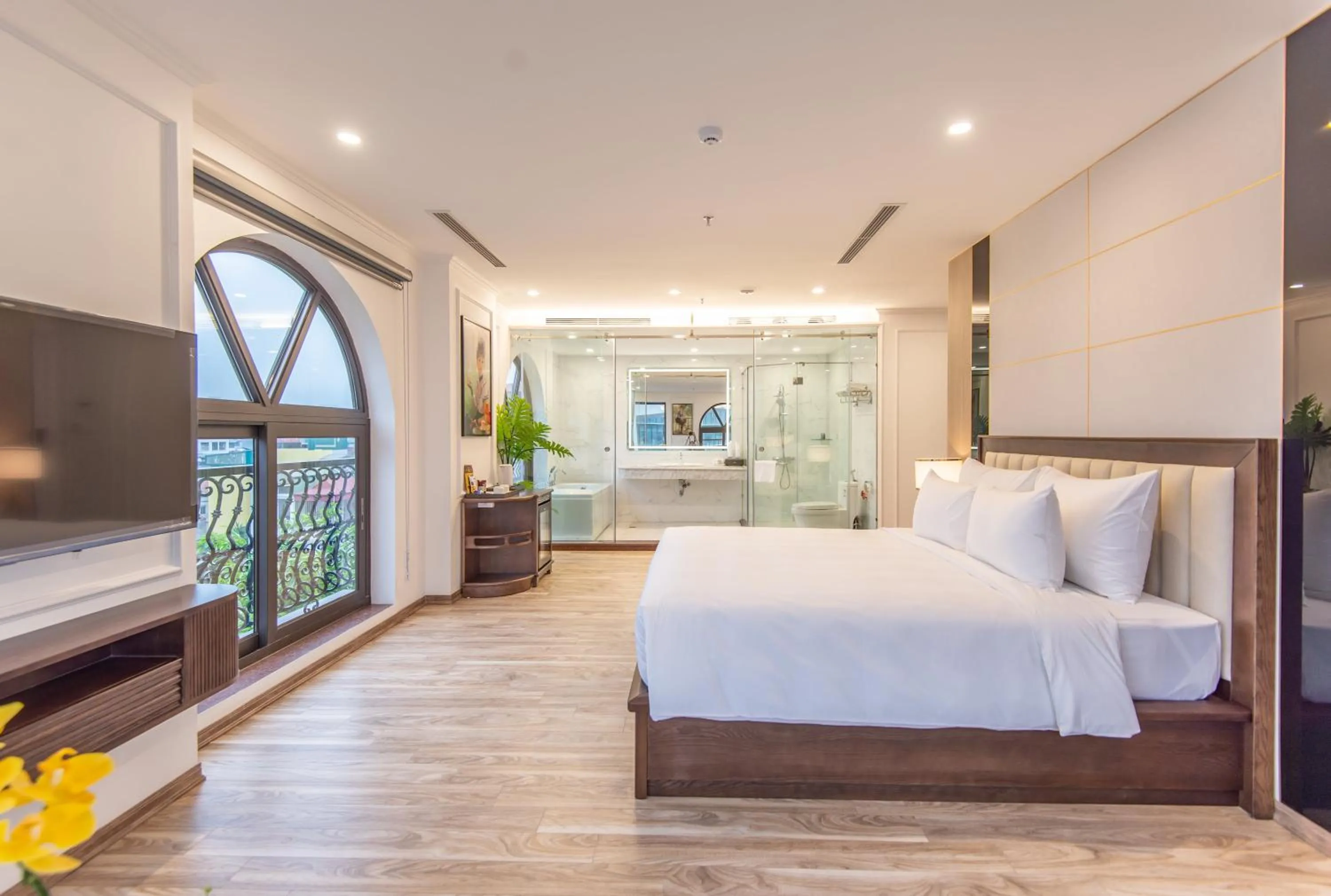 Bed in Reyna Luxury Hotel