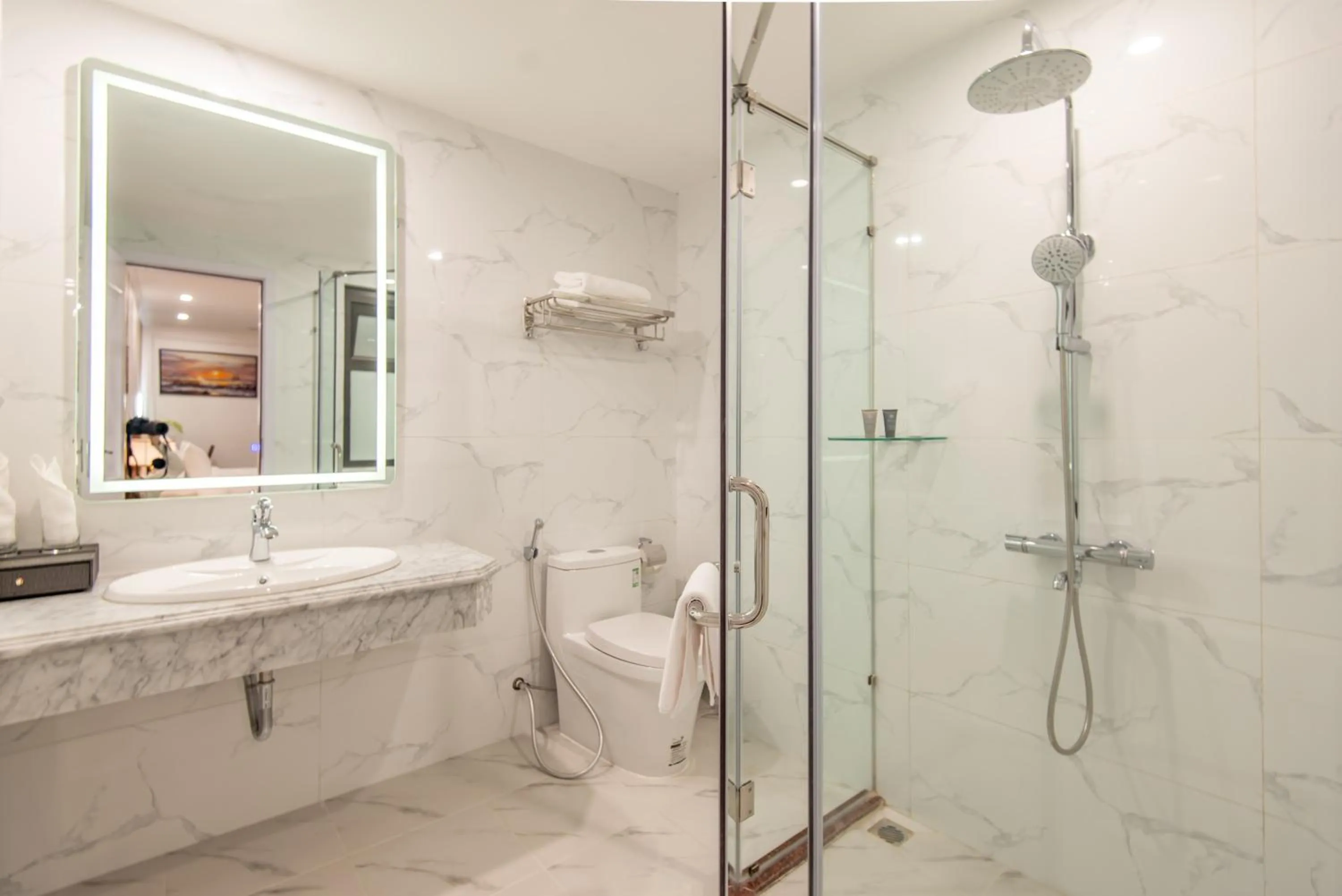 Shower in Reyna Luxury Hotel