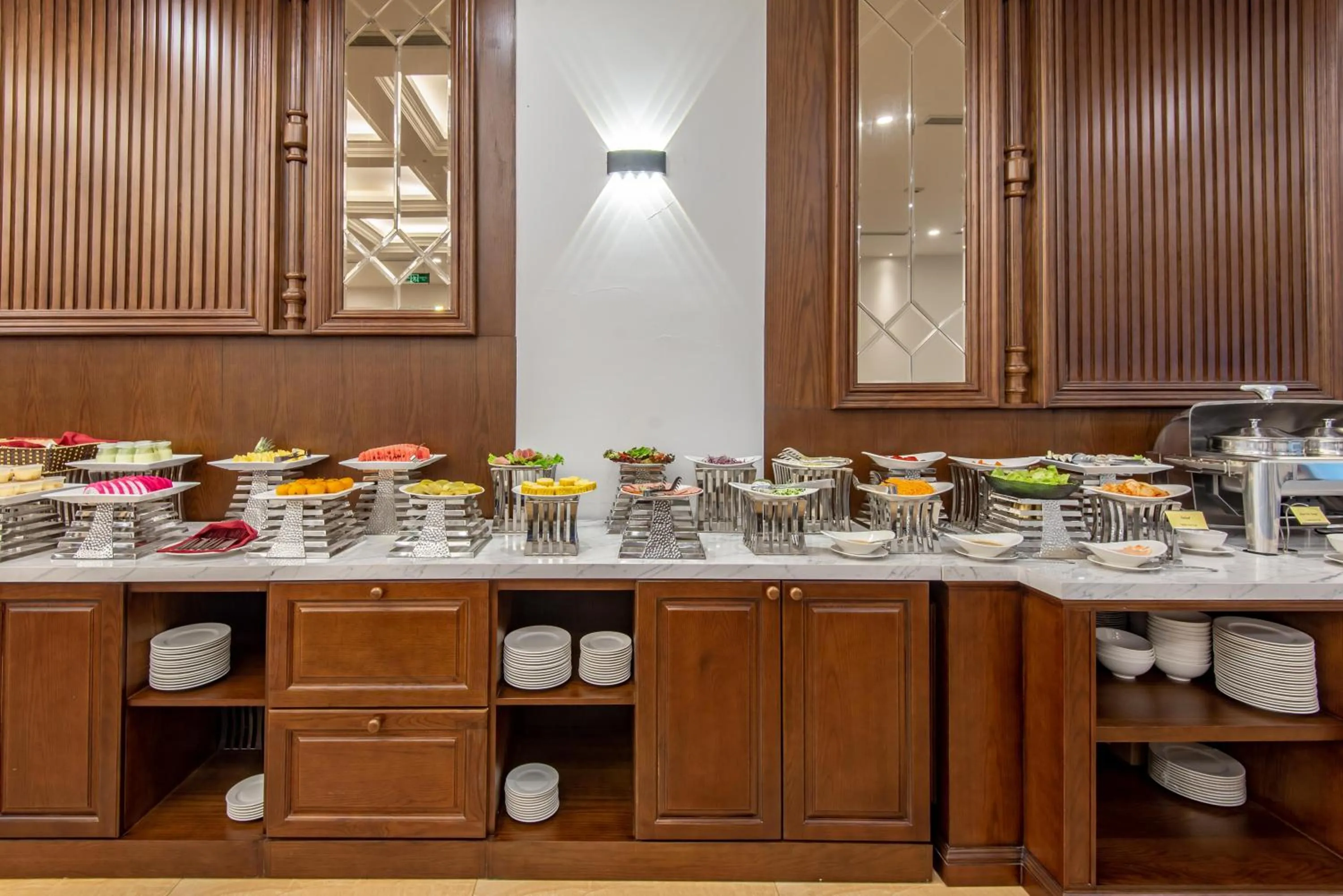 Food and drinks in Reyna Luxury Hotel