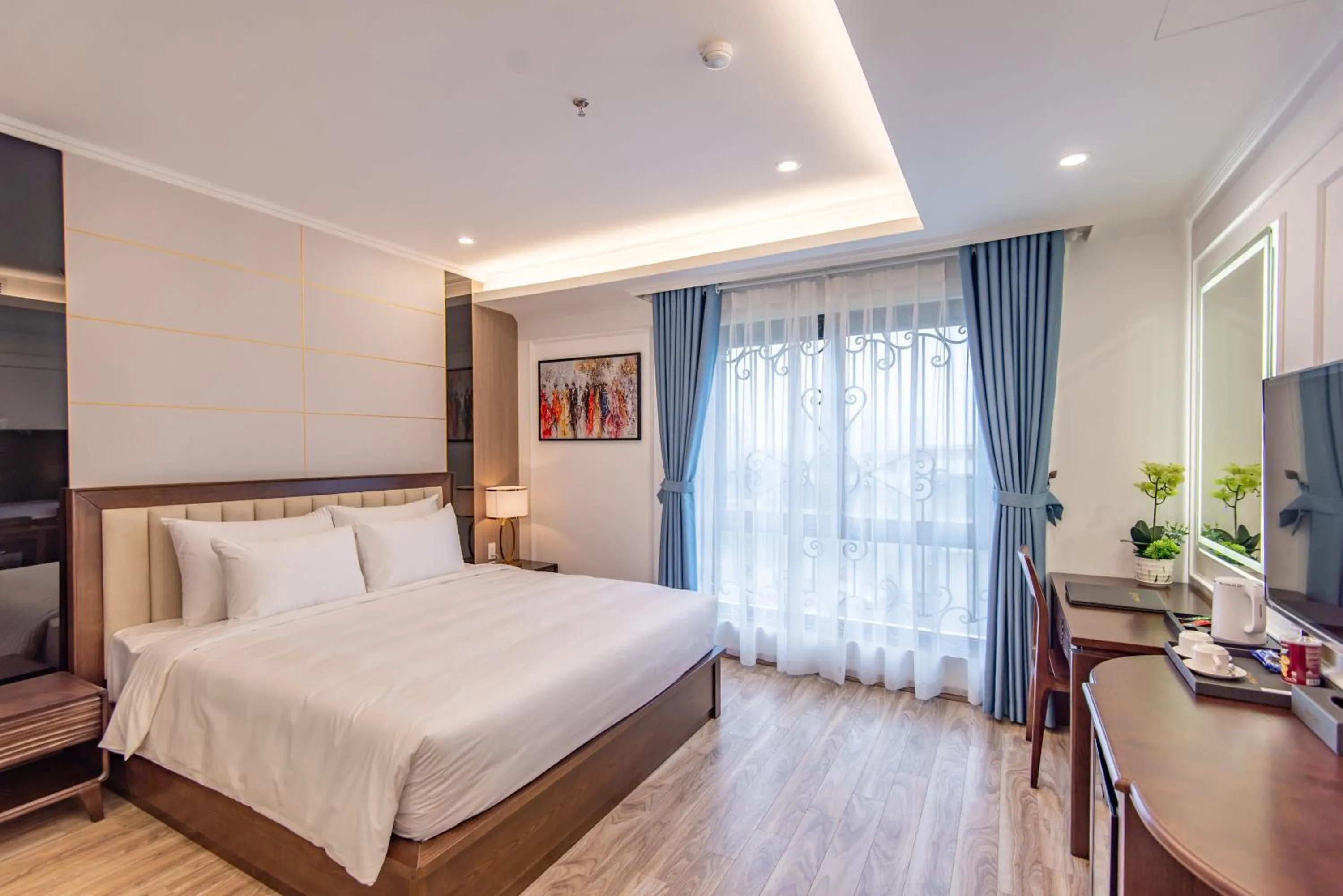 Bed in Reyna Luxury Hotel