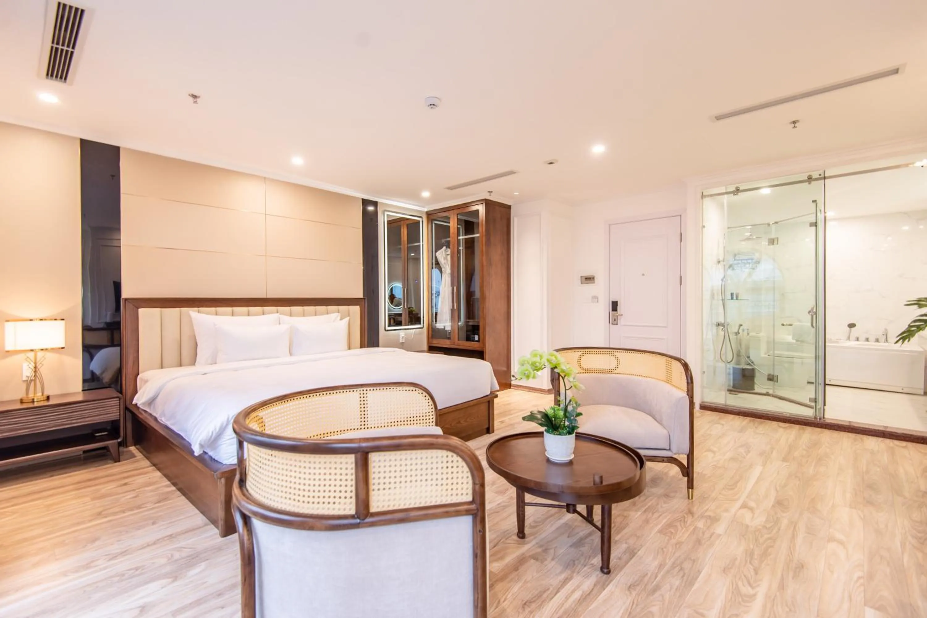 Bed in Reyna Luxury Hotel