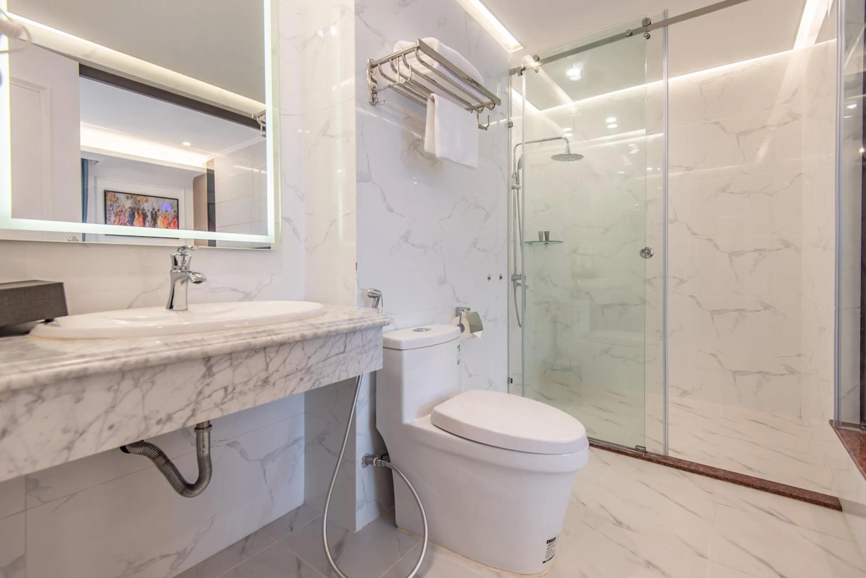 Shower in Reyna Luxury Hotel