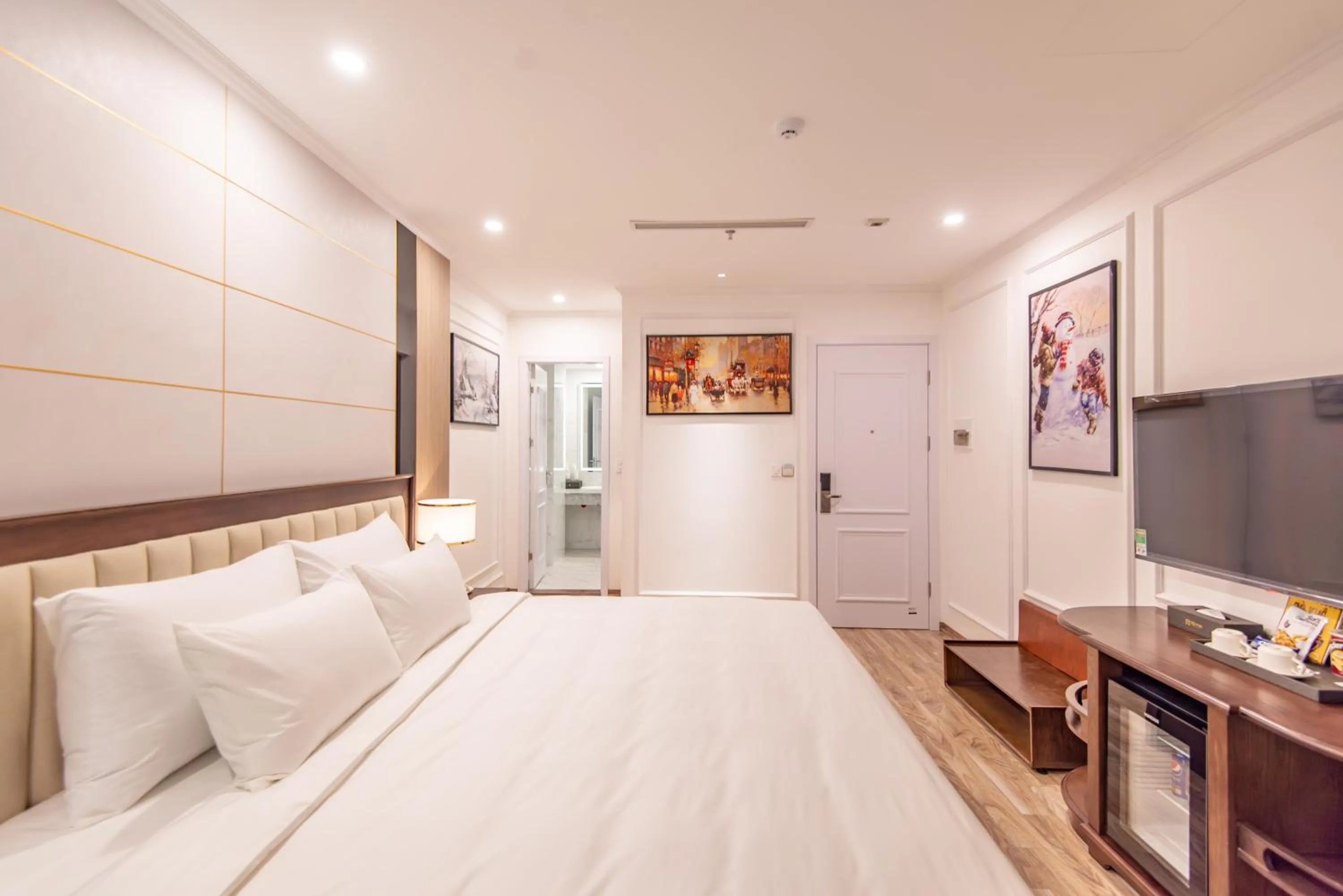 Bed in Reyna Luxury Hotel