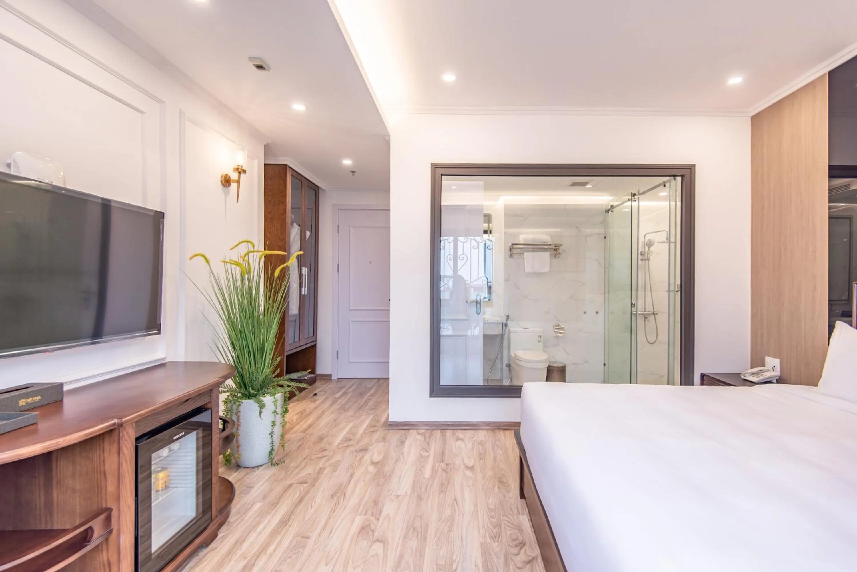 Photo of the whole room, Bed in Reyna Luxury Hotel