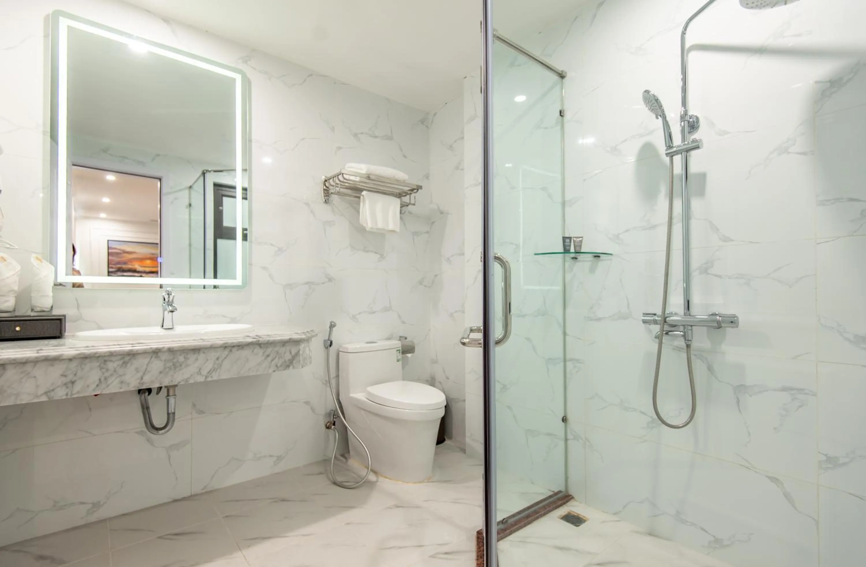 Shower in Reyna Luxury Hotel