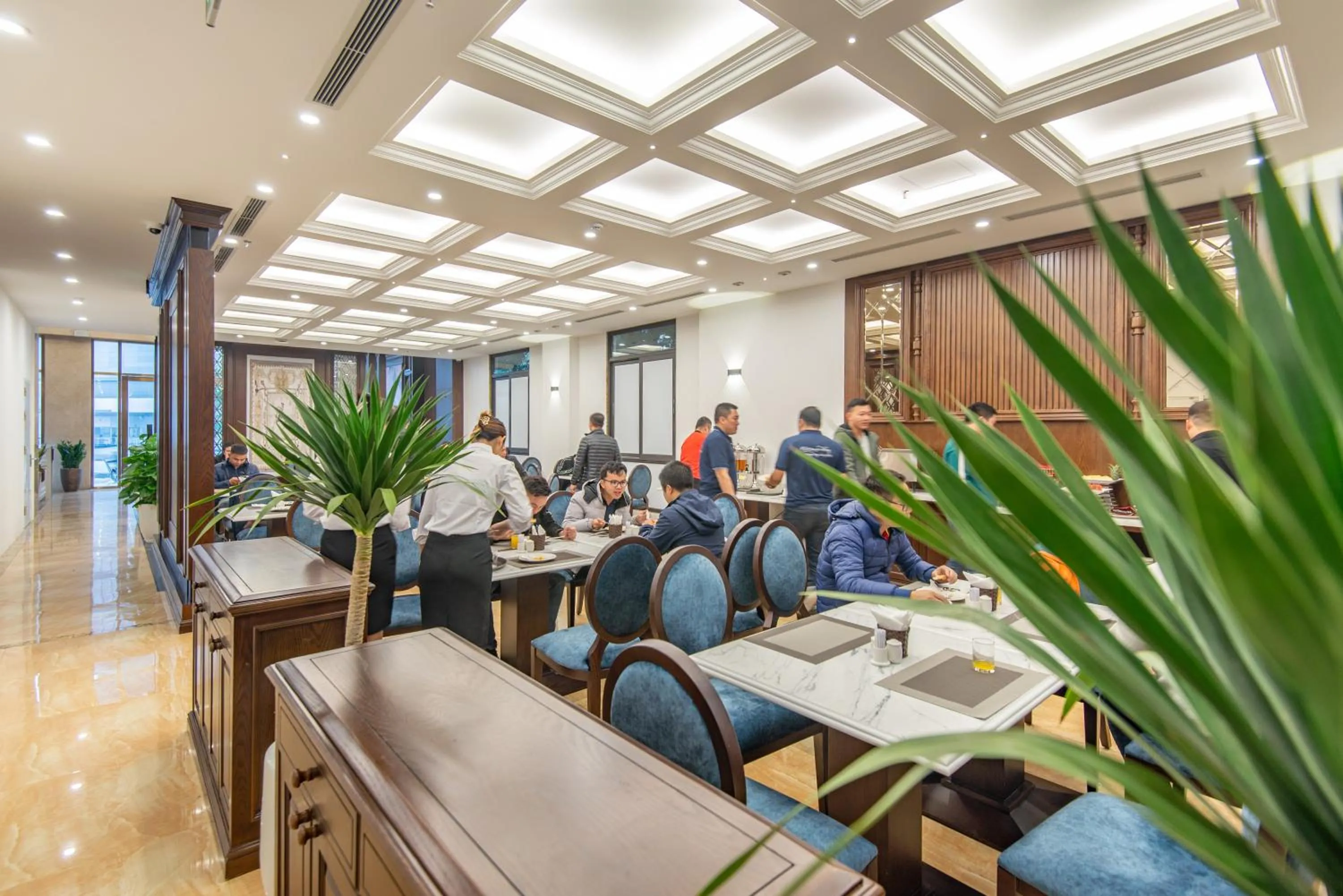 Restaurant/places to eat in Reyna Luxury Hotel