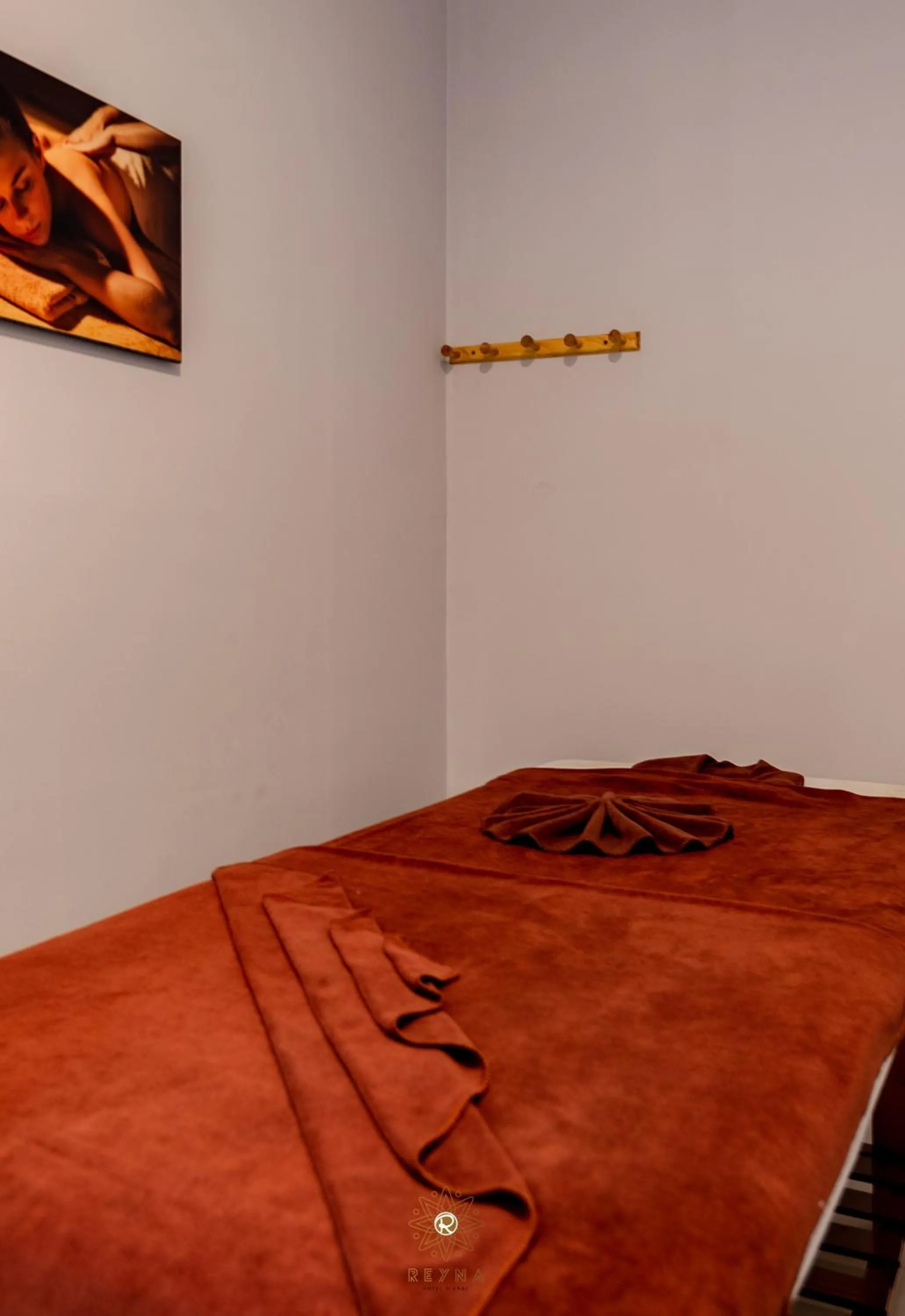 Bed in Reyna Luxury Hotel