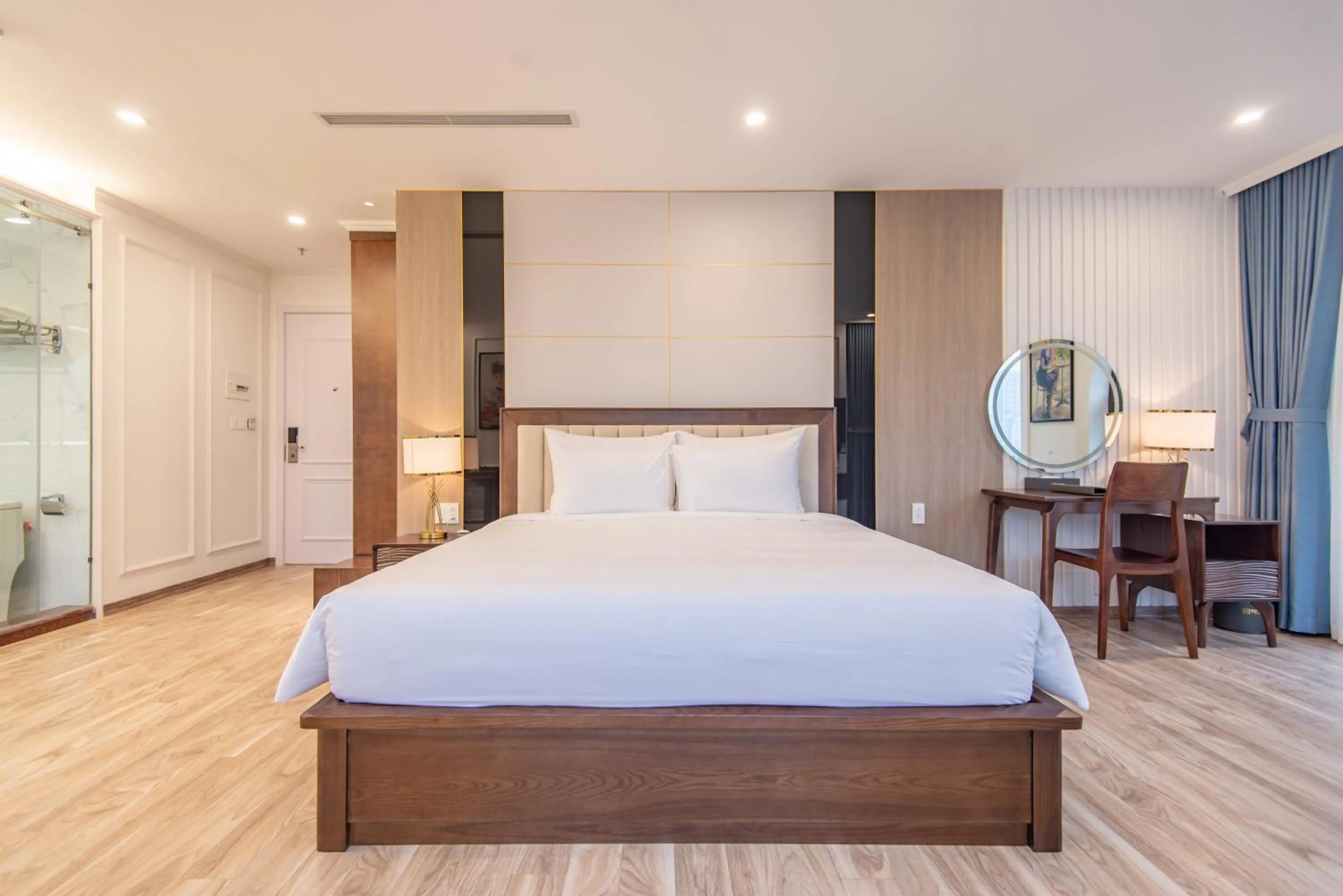 Bed in Reyna Luxury Hotel