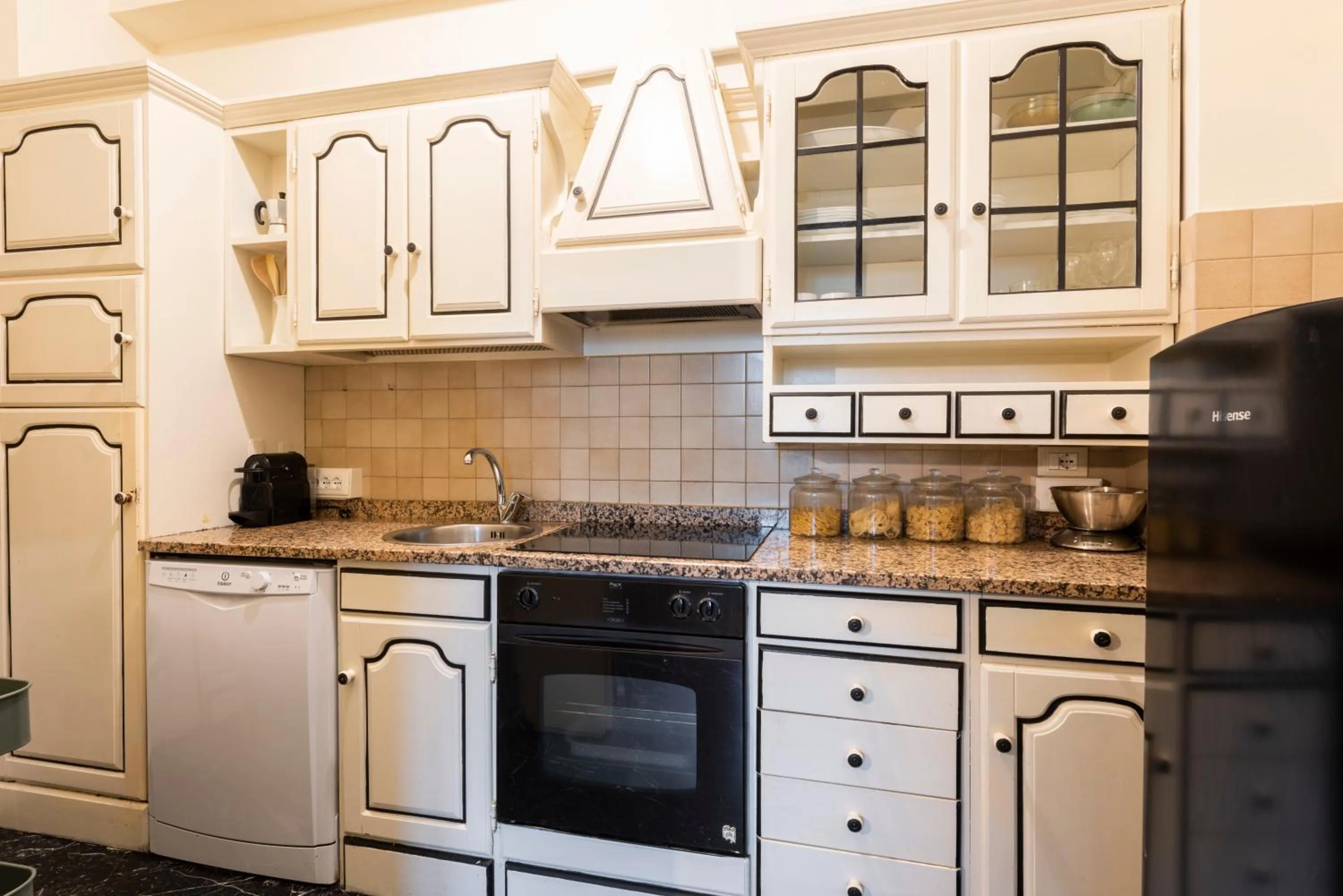 Kitchen or kitchenette in Oriuolo Prestige by Mmega