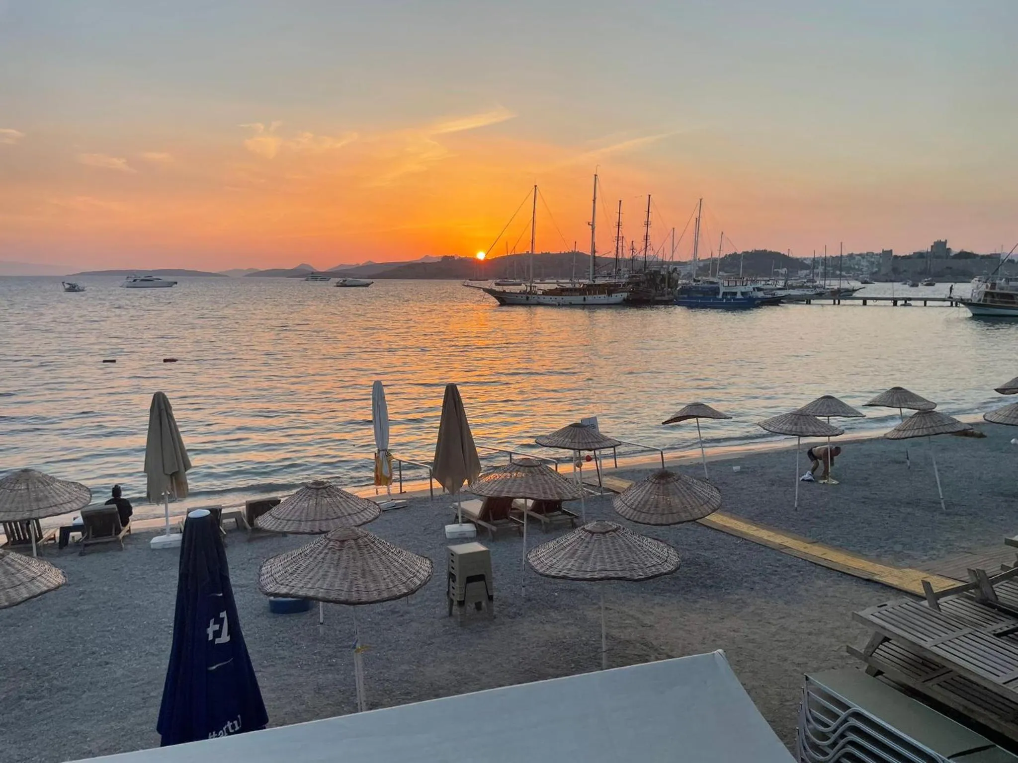 Beach in Queen Victoria Suit Apart OTEL