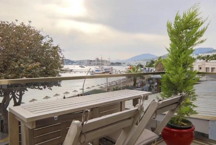 Balcony/Terrace in Queen Victoria Suit Apart OTEL