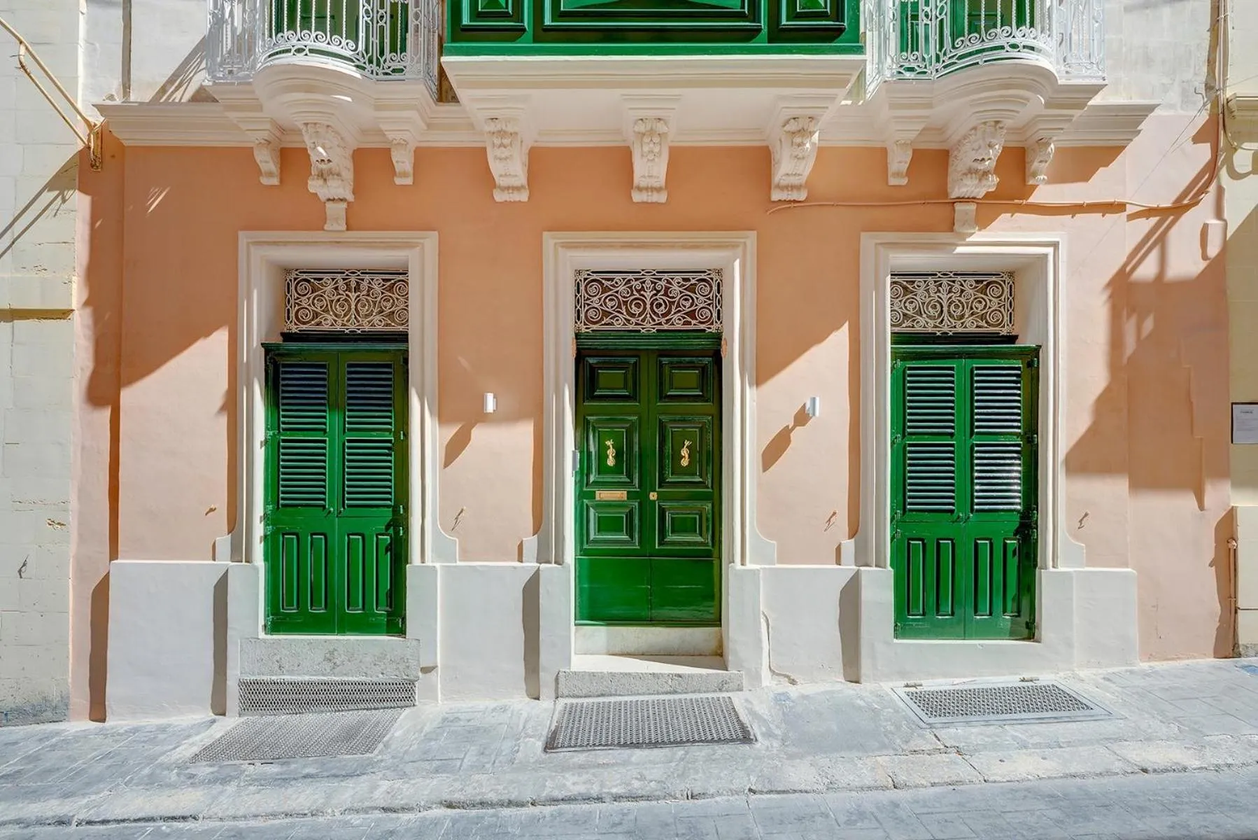 Traditional Maltese Townhouse wt Terrace and Pool by Buena Vista