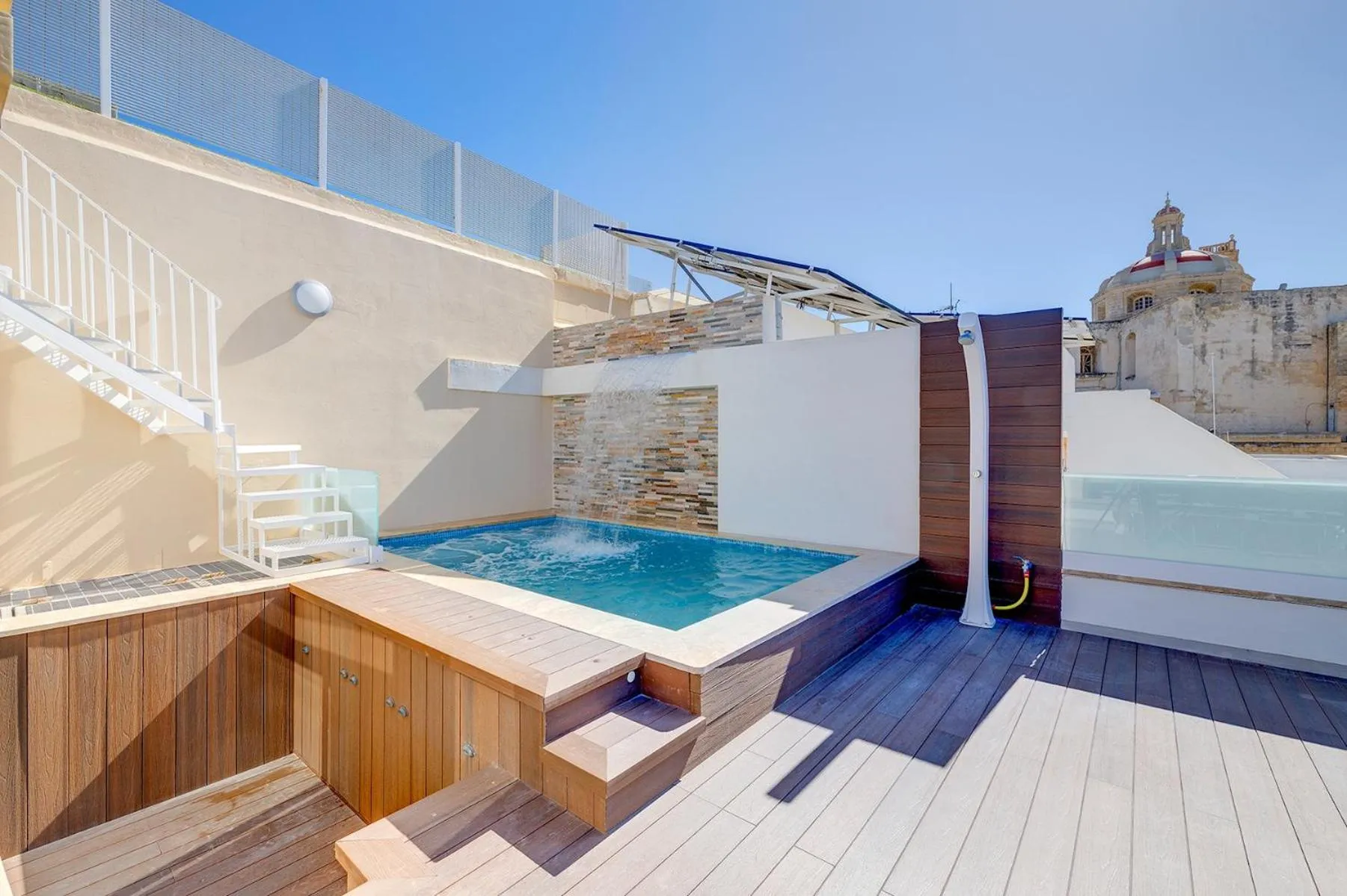 Traditional Maltese Townhouse wt Terrace and Pool by Buena Vista