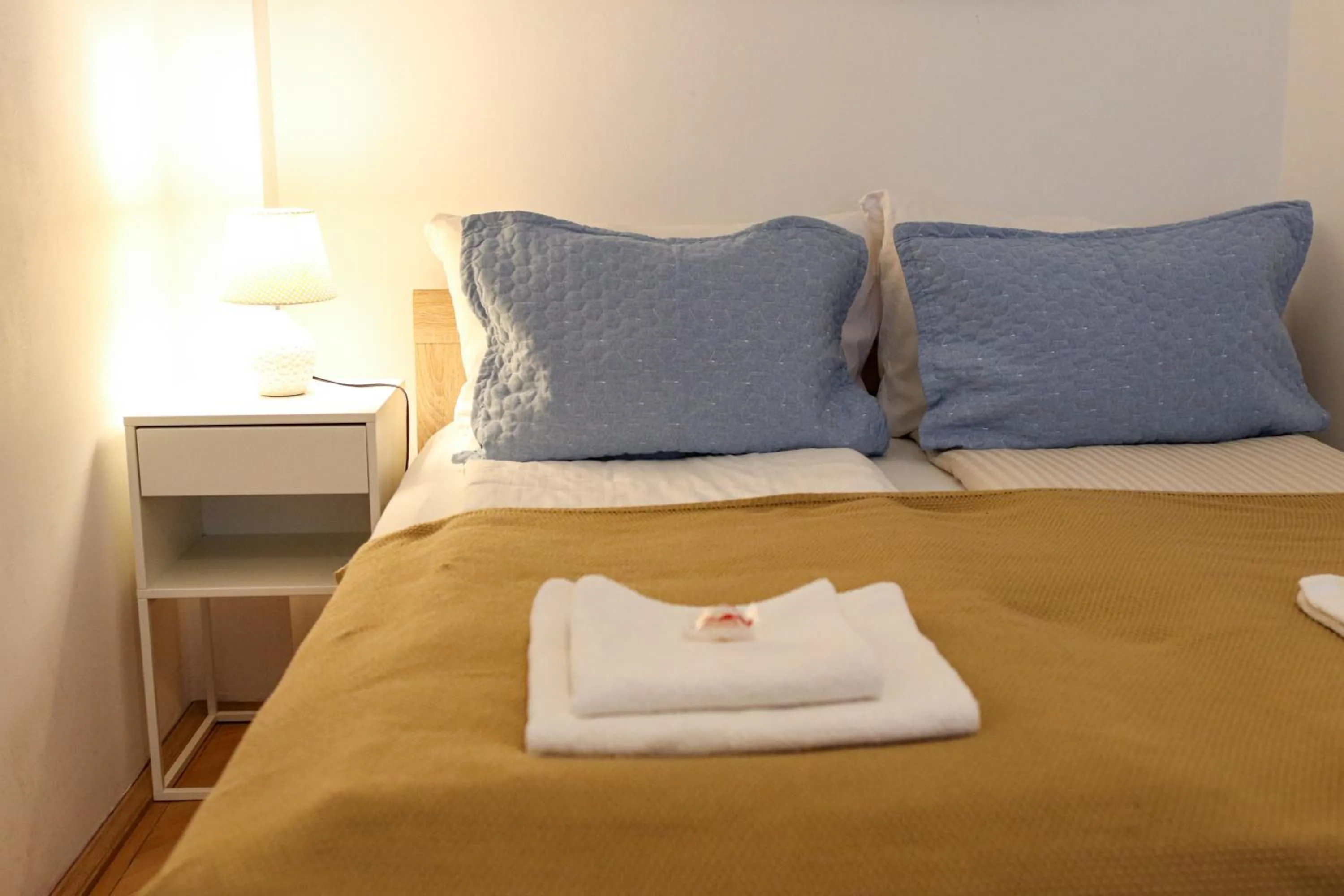 Neuhausz Residenz Ultra-Central Apartment
