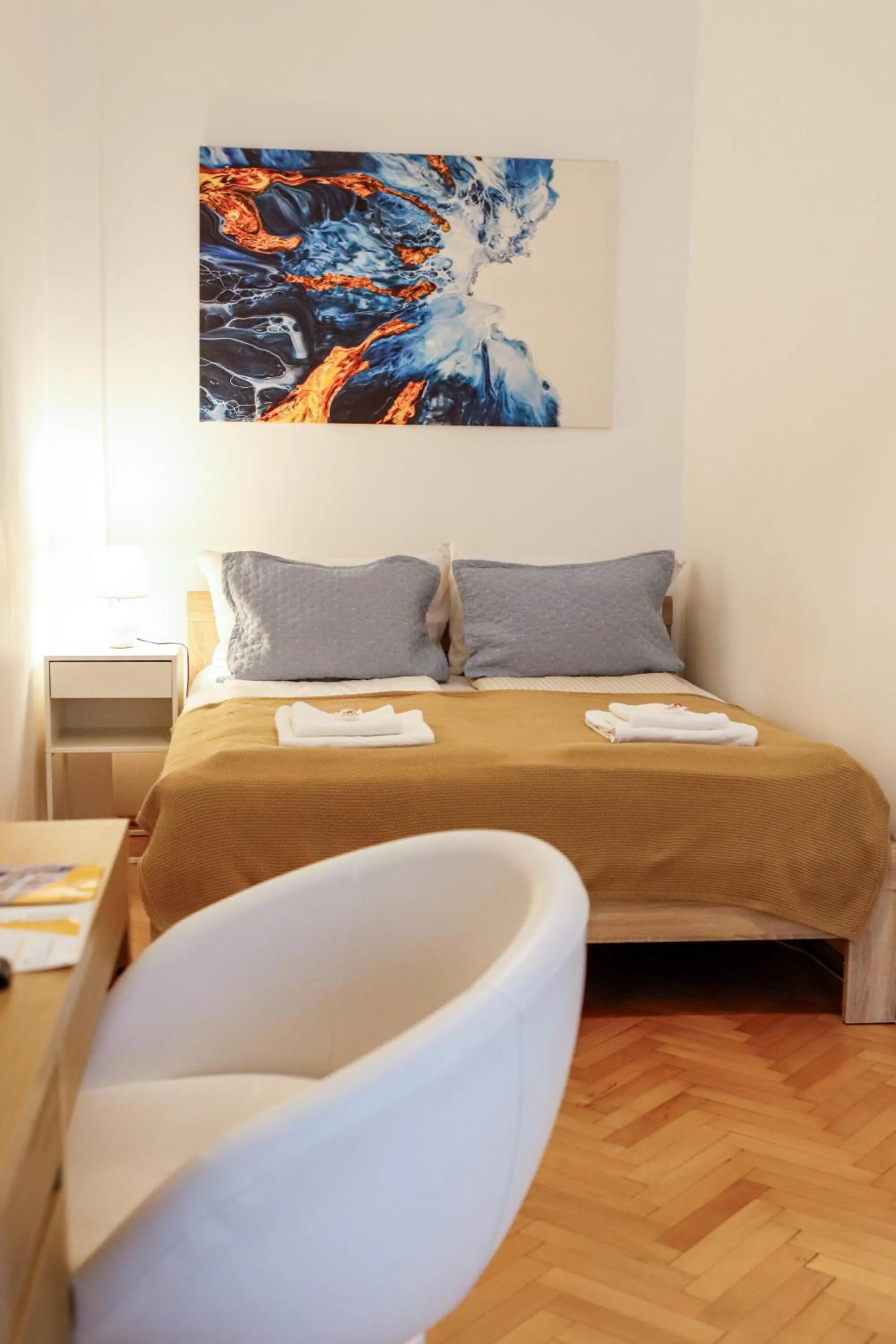 Neuhausz Residenz Ultra-Central Apartment