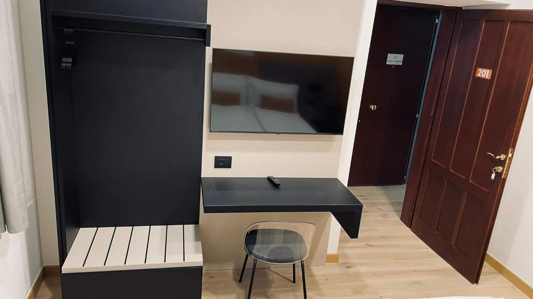 hair dresser in House of Bruno - Only self check-in